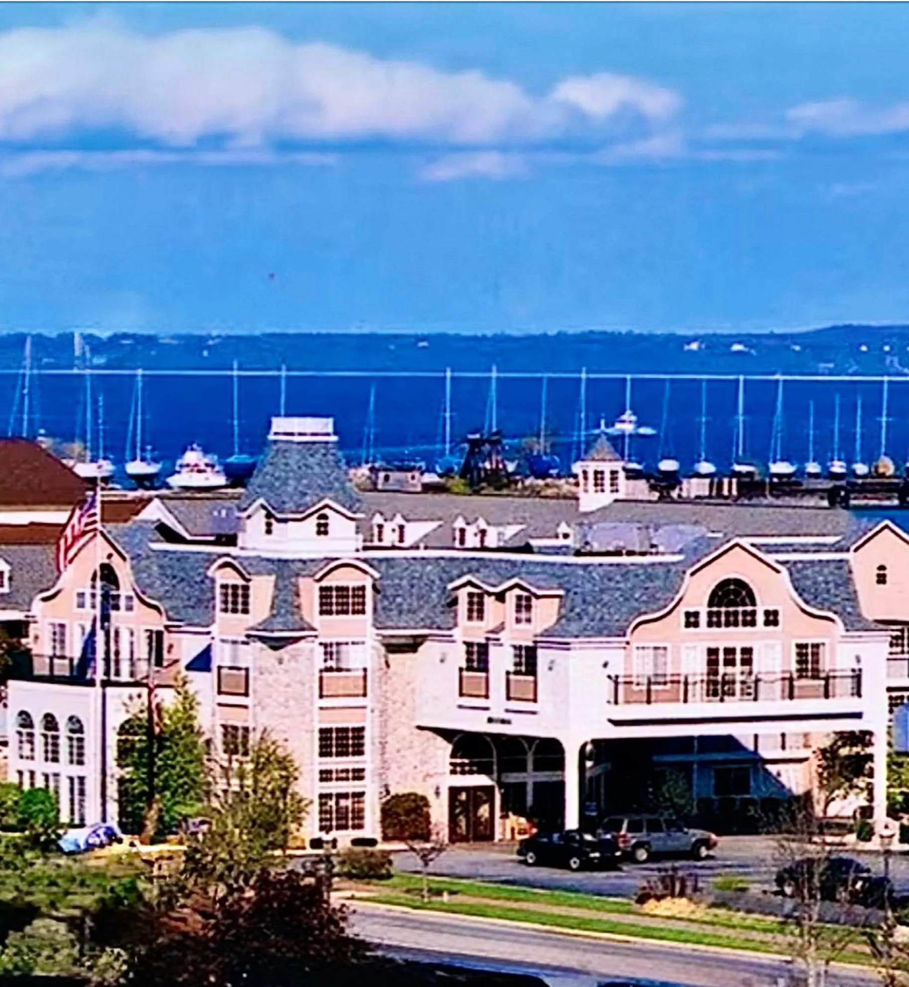Hamilton Inn Select Beachfront Mackinaw City