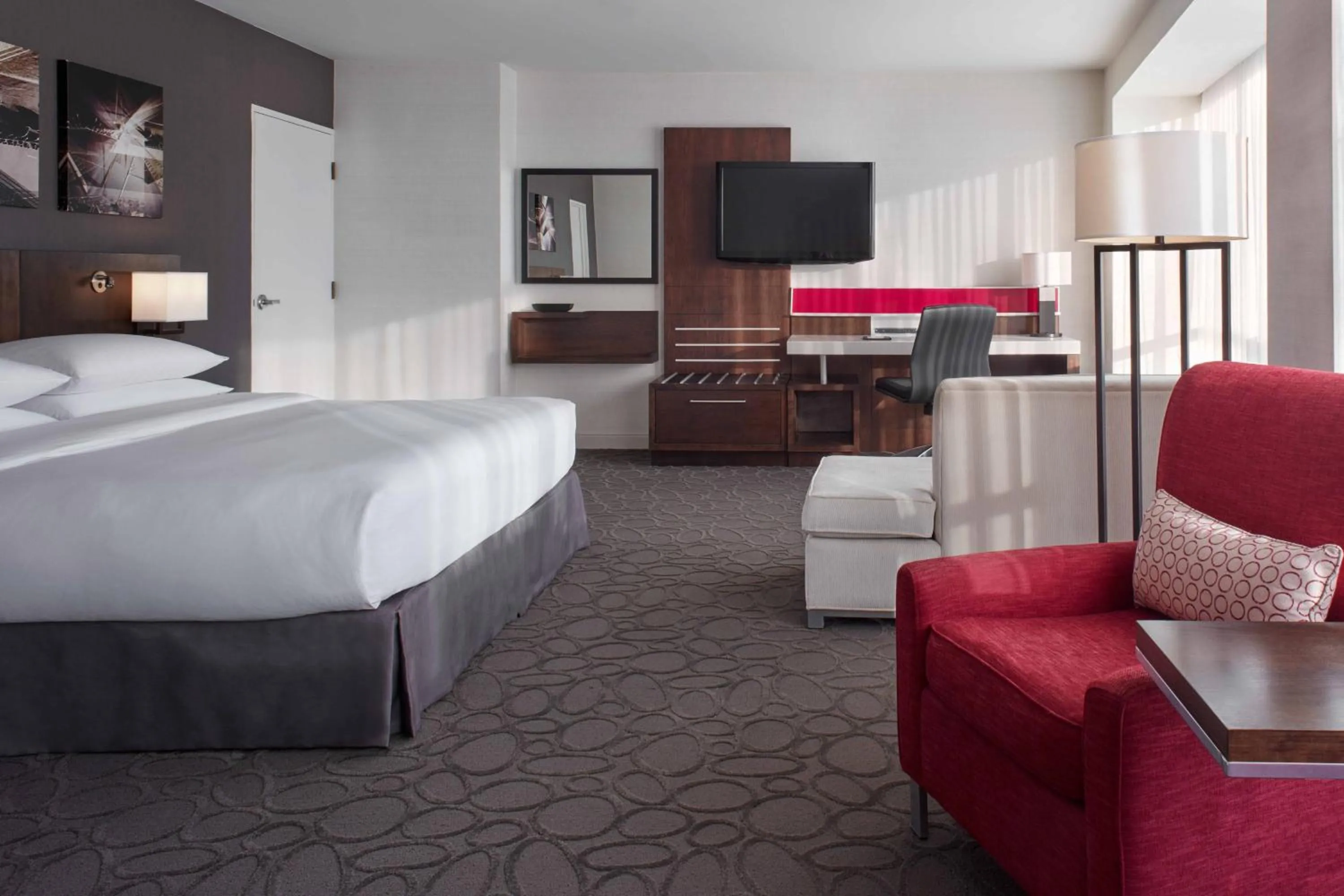 Photo of the whole room, Bed in Delta Hotels by Marriott Ottawa City Centre