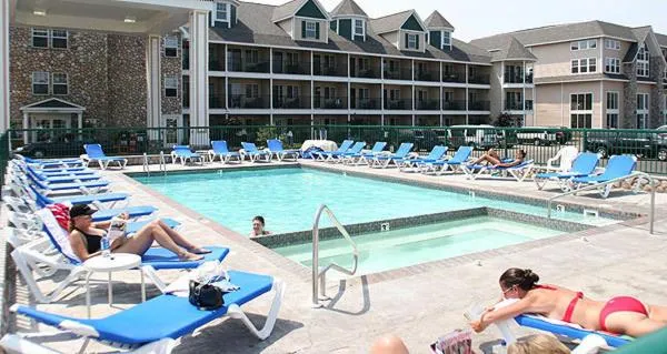 Swimming pool in Cabins of Mackinac & Lodge