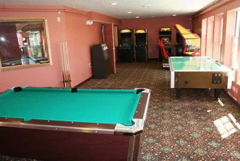 Billiard in Cabins of Mackinac & Lodge