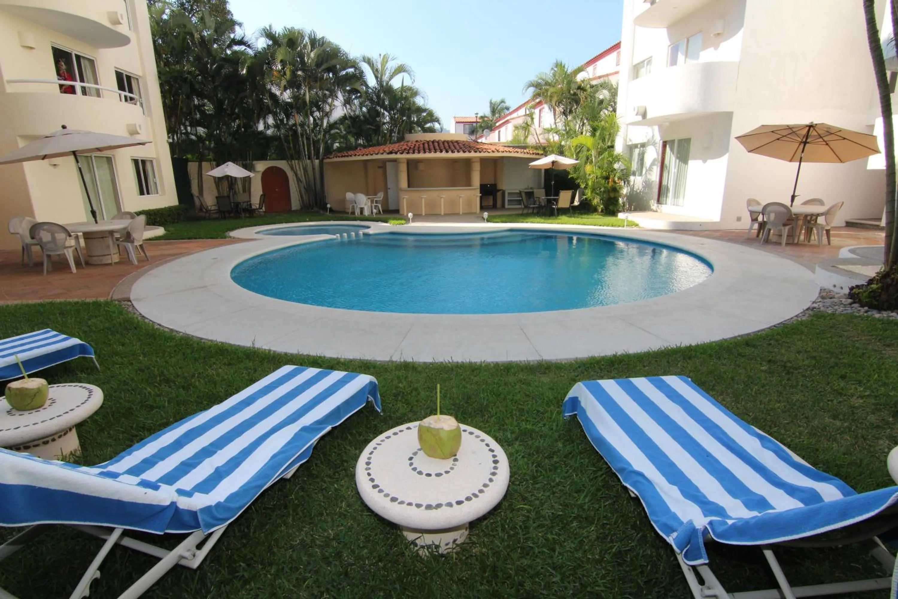 Swimming pool in Hotel Villamar Princesa Suites
