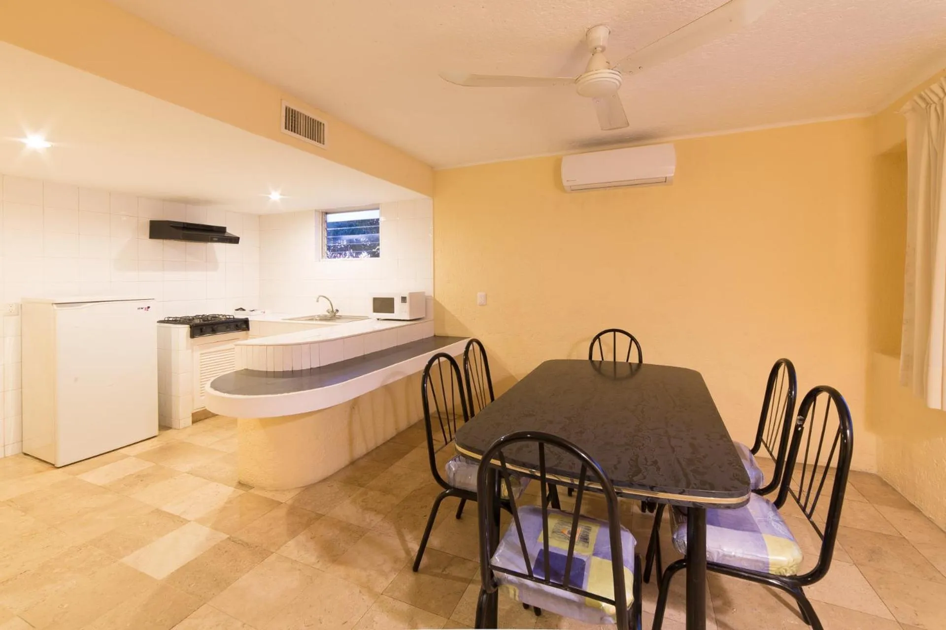 kitchen in Hotel Villamar Princesa Suites