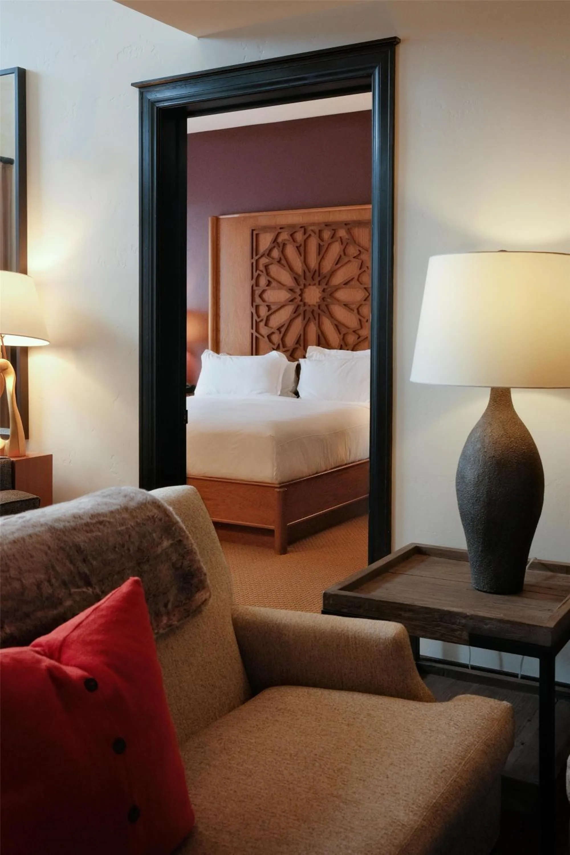 Living room, Bed in Waldorf Astoria Park City