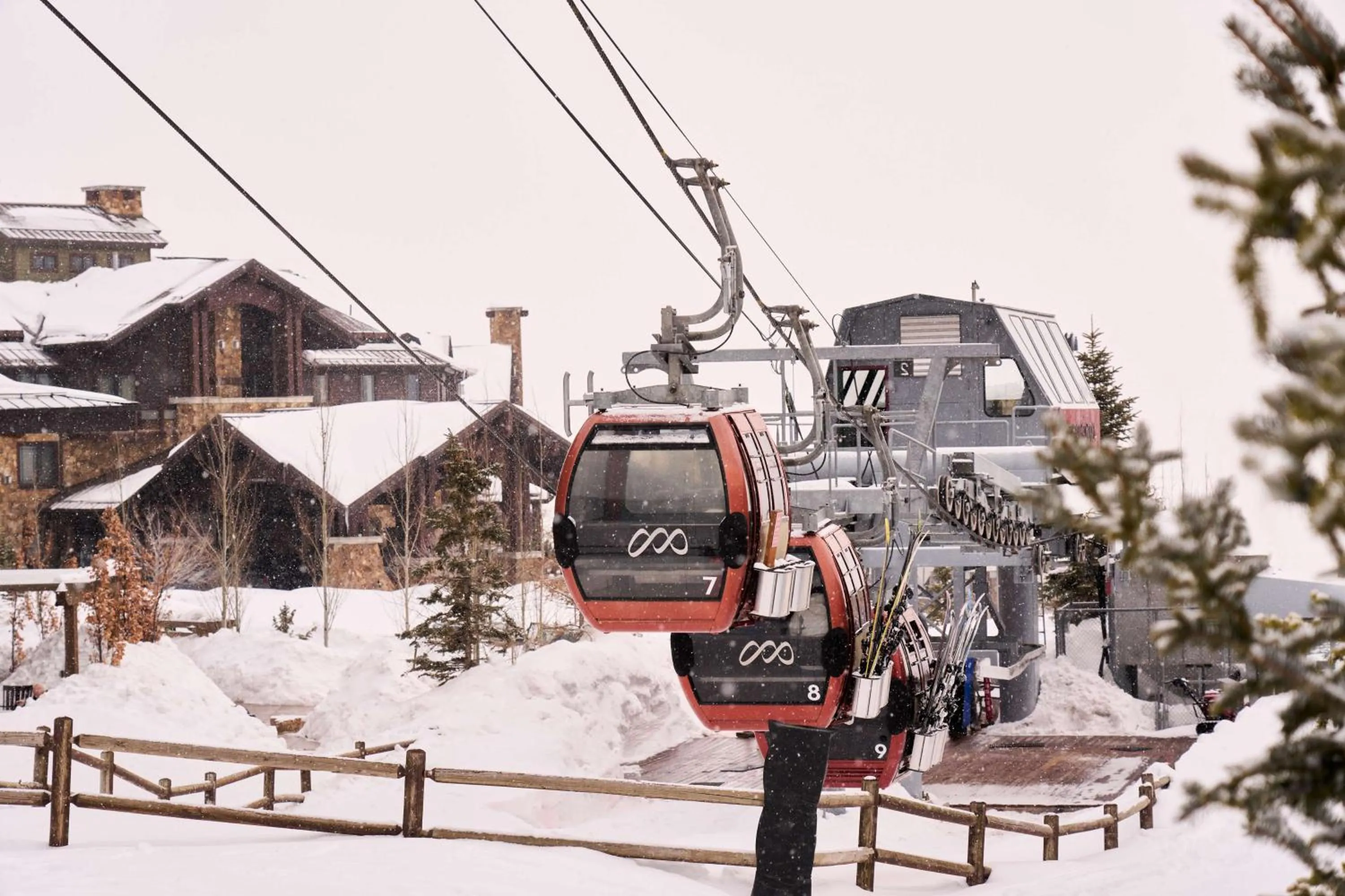 Property building in Waldorf Astoria Park City