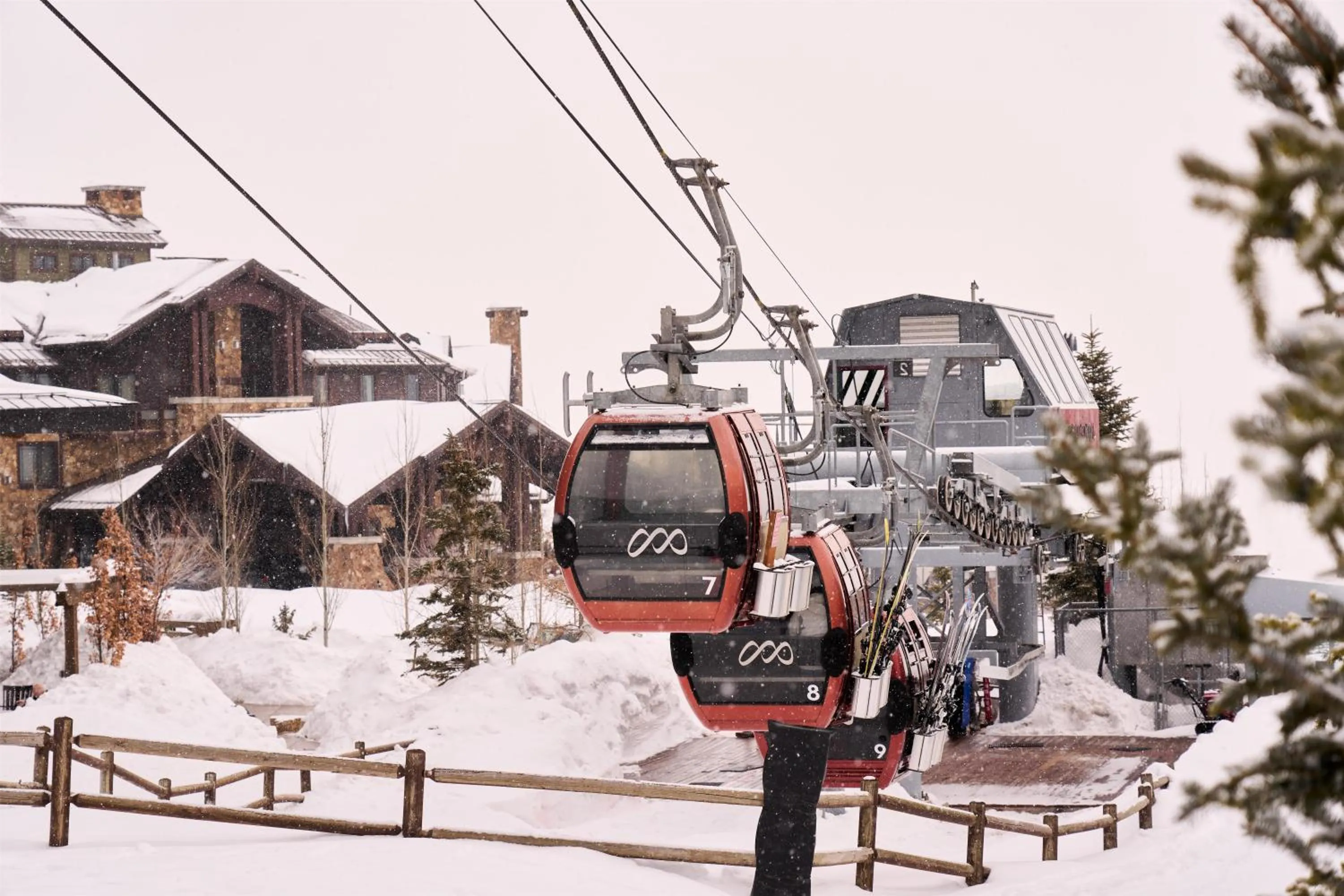 Property building in Waldorf Astoria Park City