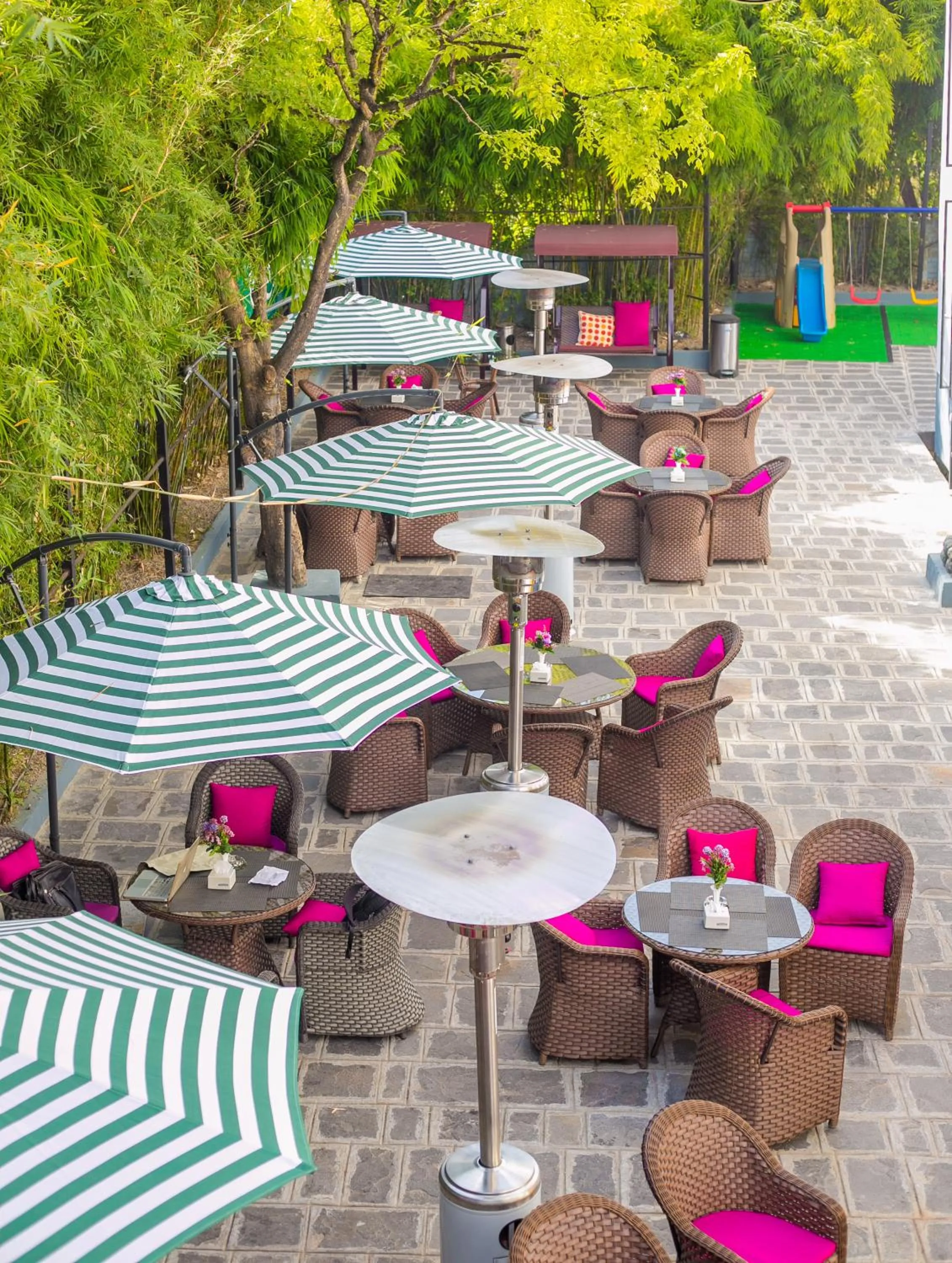 Restaurant/places to eat in Royal Empire Boutique Hotel