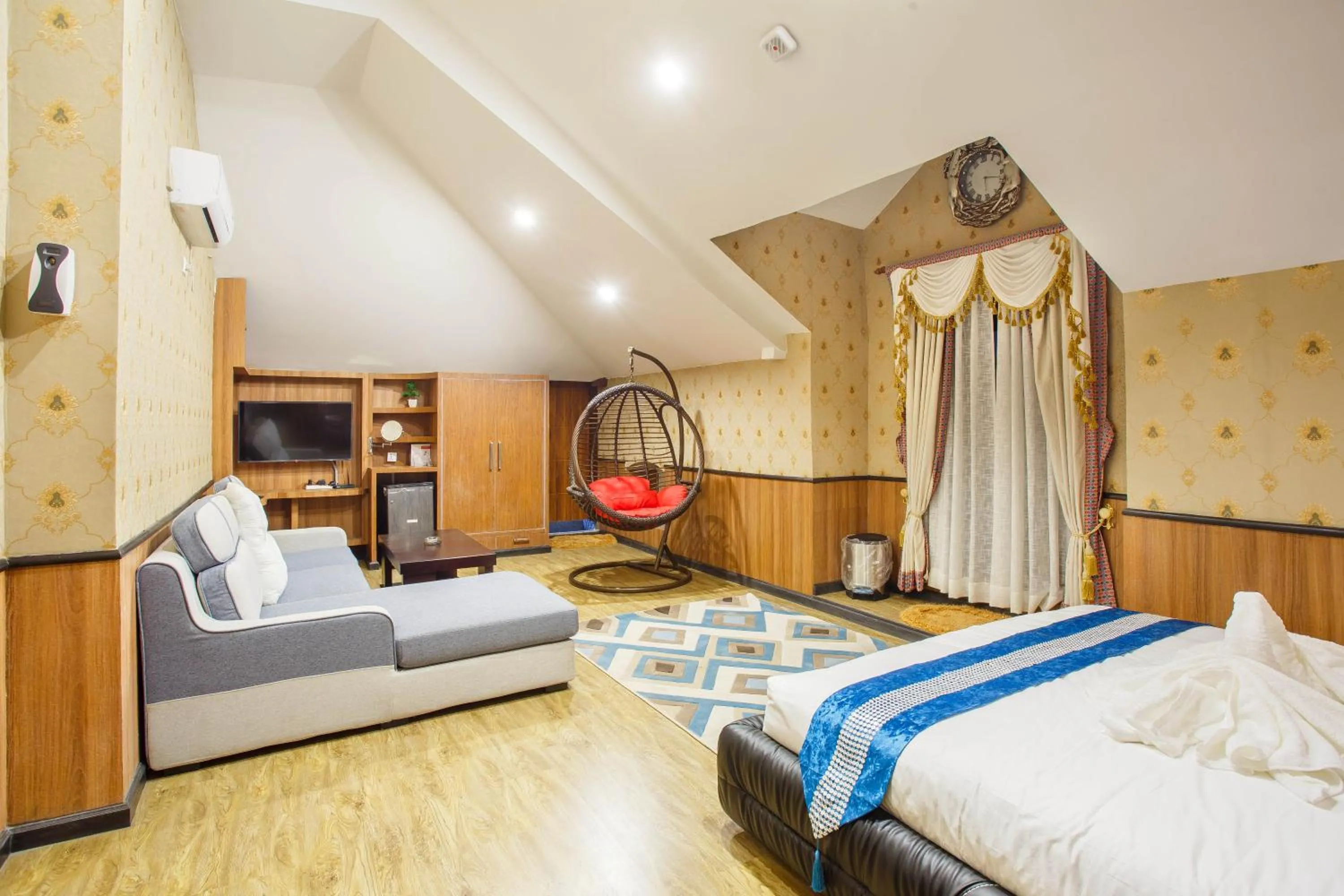 Shower, Bed in Royal Empire Boutique Hotel