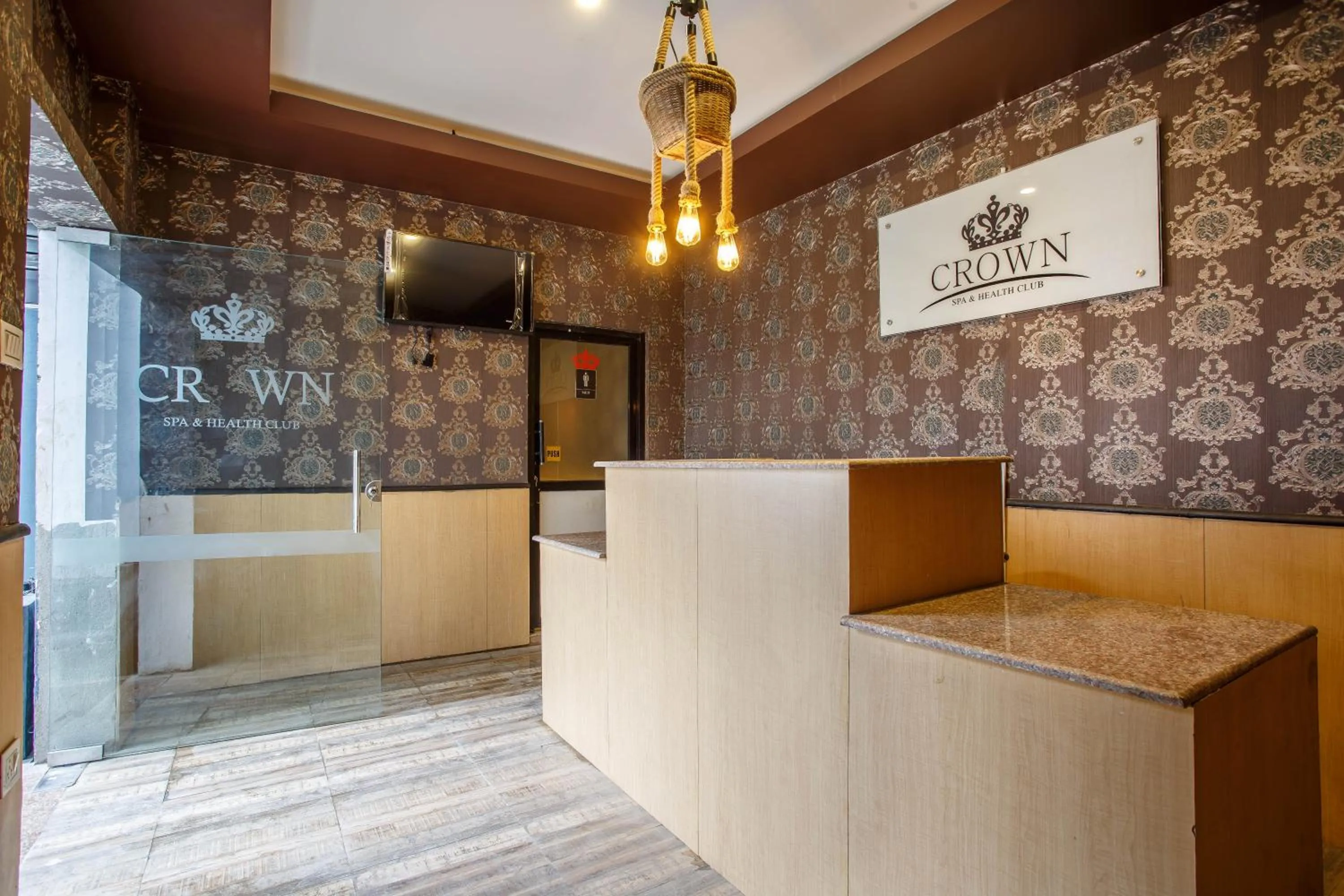 Hot Tub in Royal Empire Boutique Hotel