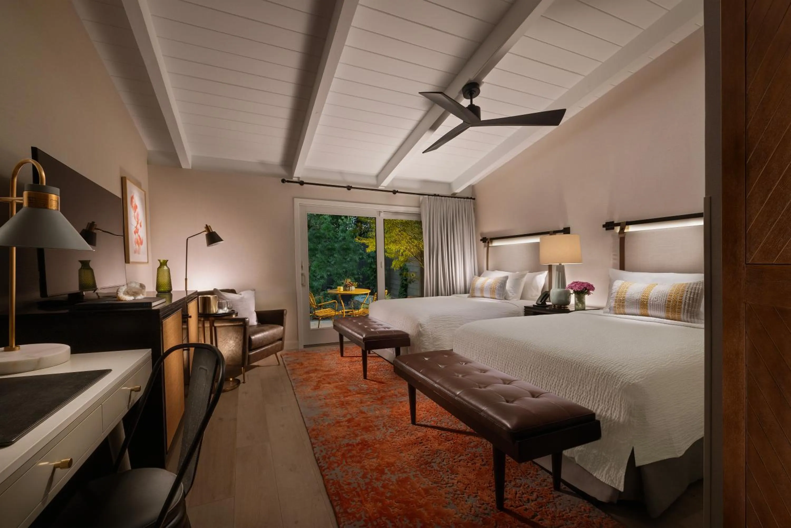 Bedroom, Bed in The Cottages Hotel