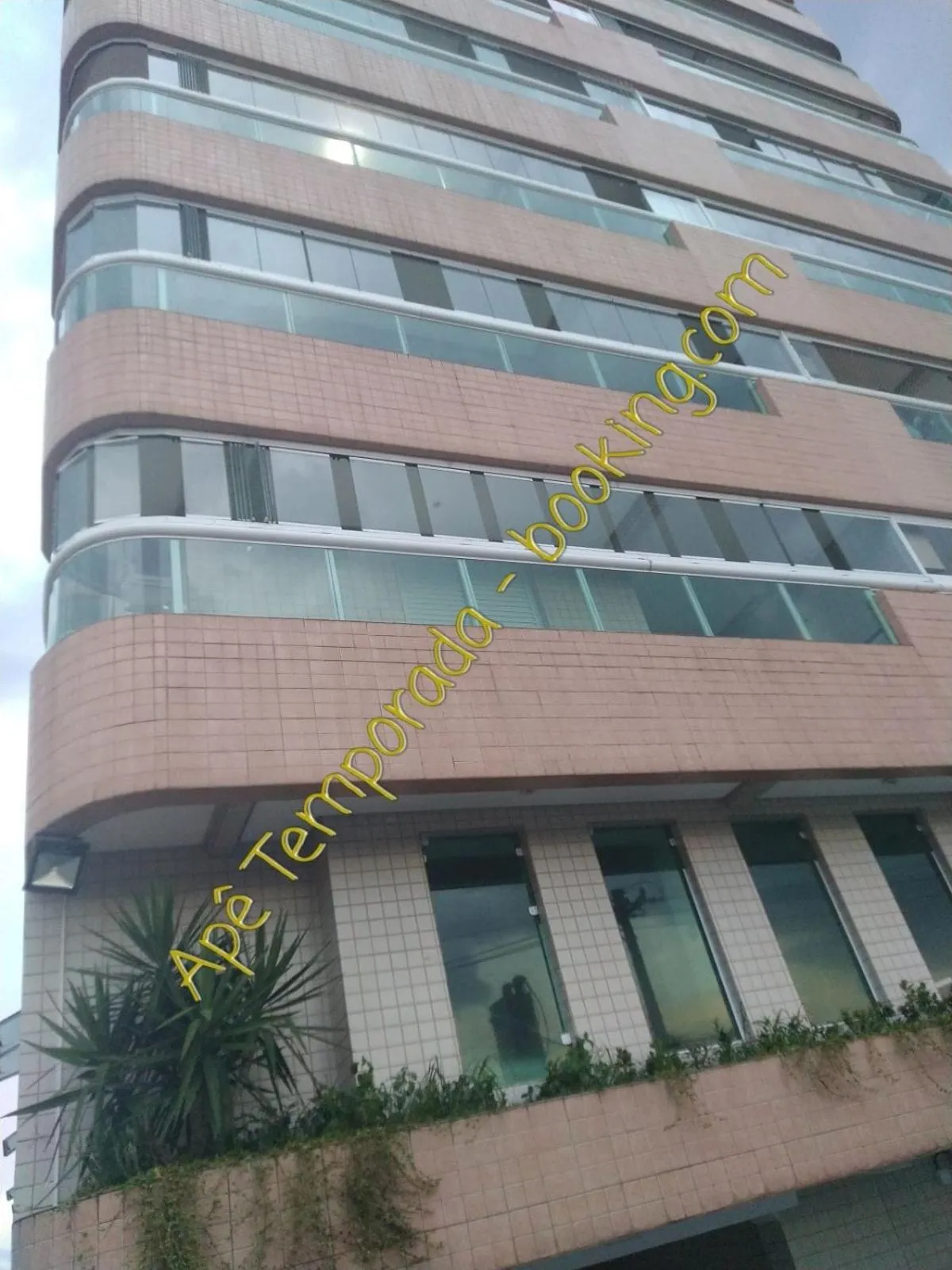 Property building in Apê Temporada Praia Grande SP Completo com Piscina, Churrasqueira, Estacionamento