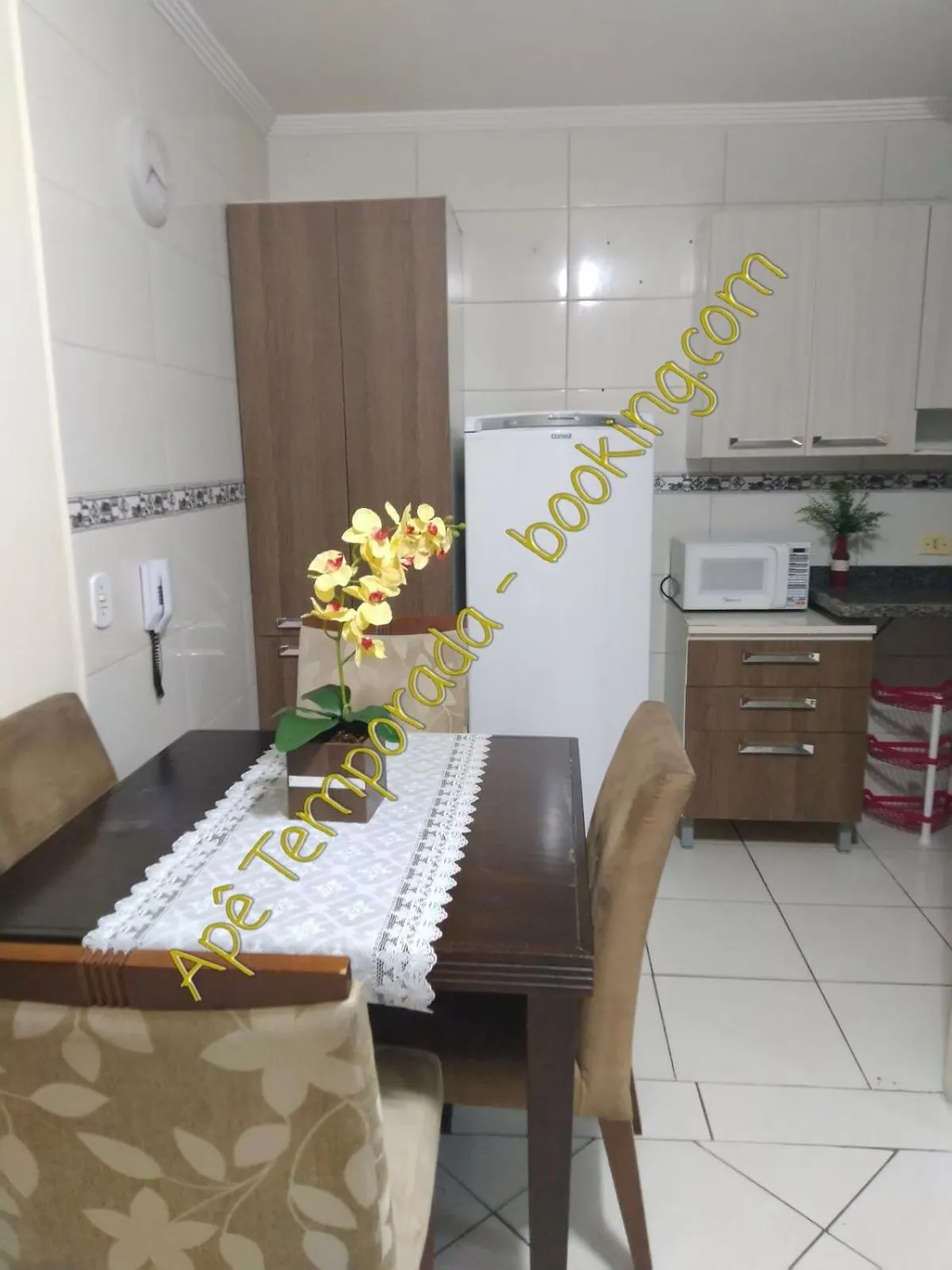 Communal kitchen in Apê Temporada Praia Grande SP Completo com Piscina, Churrasqueira, Estacionamento