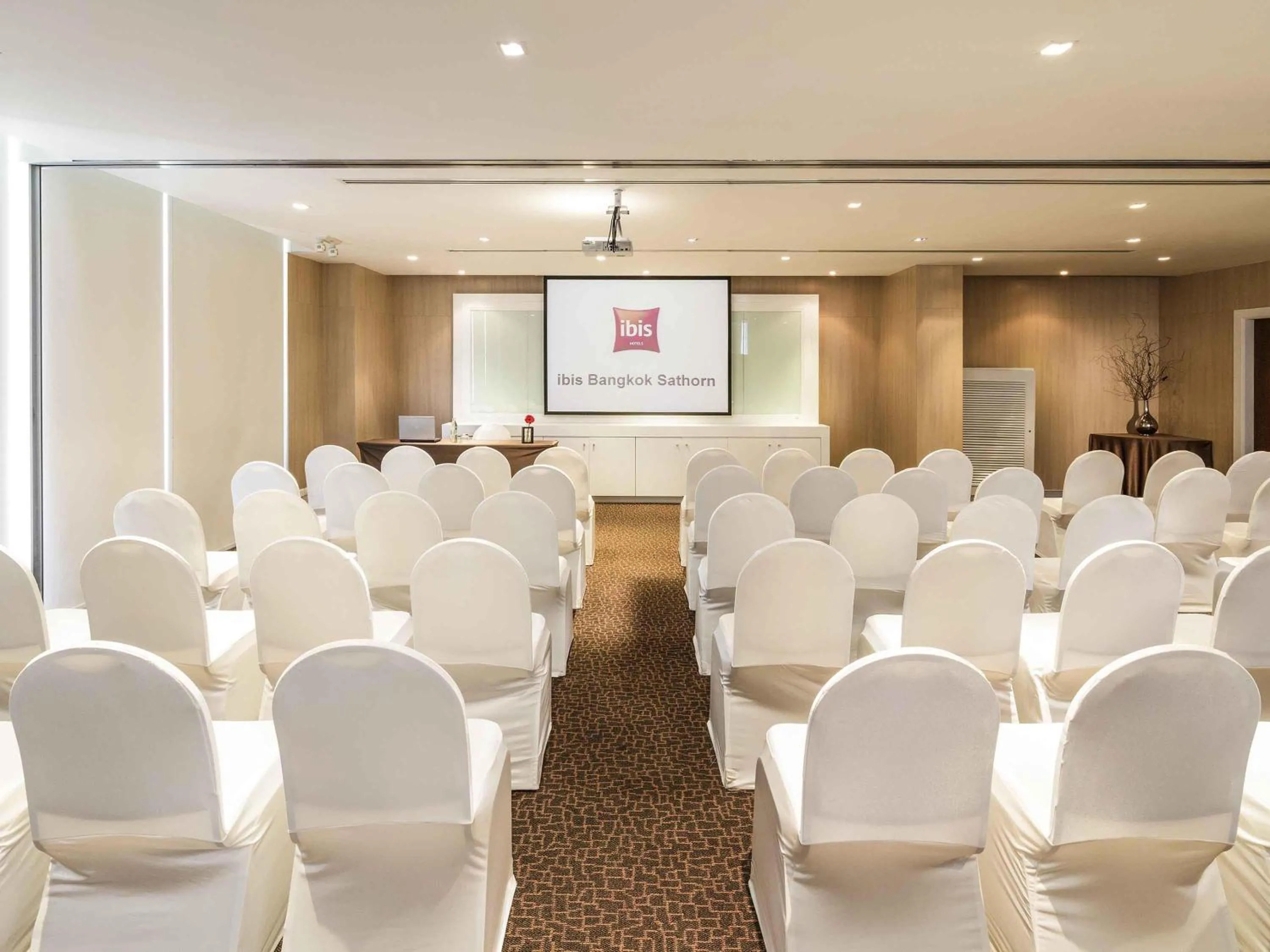 Meeting/conference room in ibis Bangkok Sathorn
