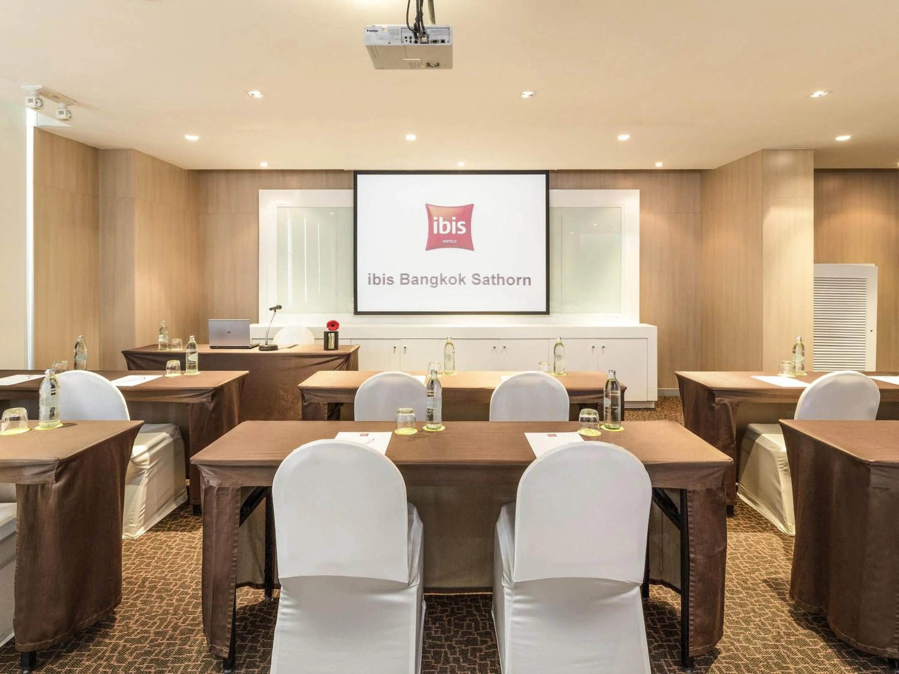Meeting/conference room in ibis Bangkok Sathorn