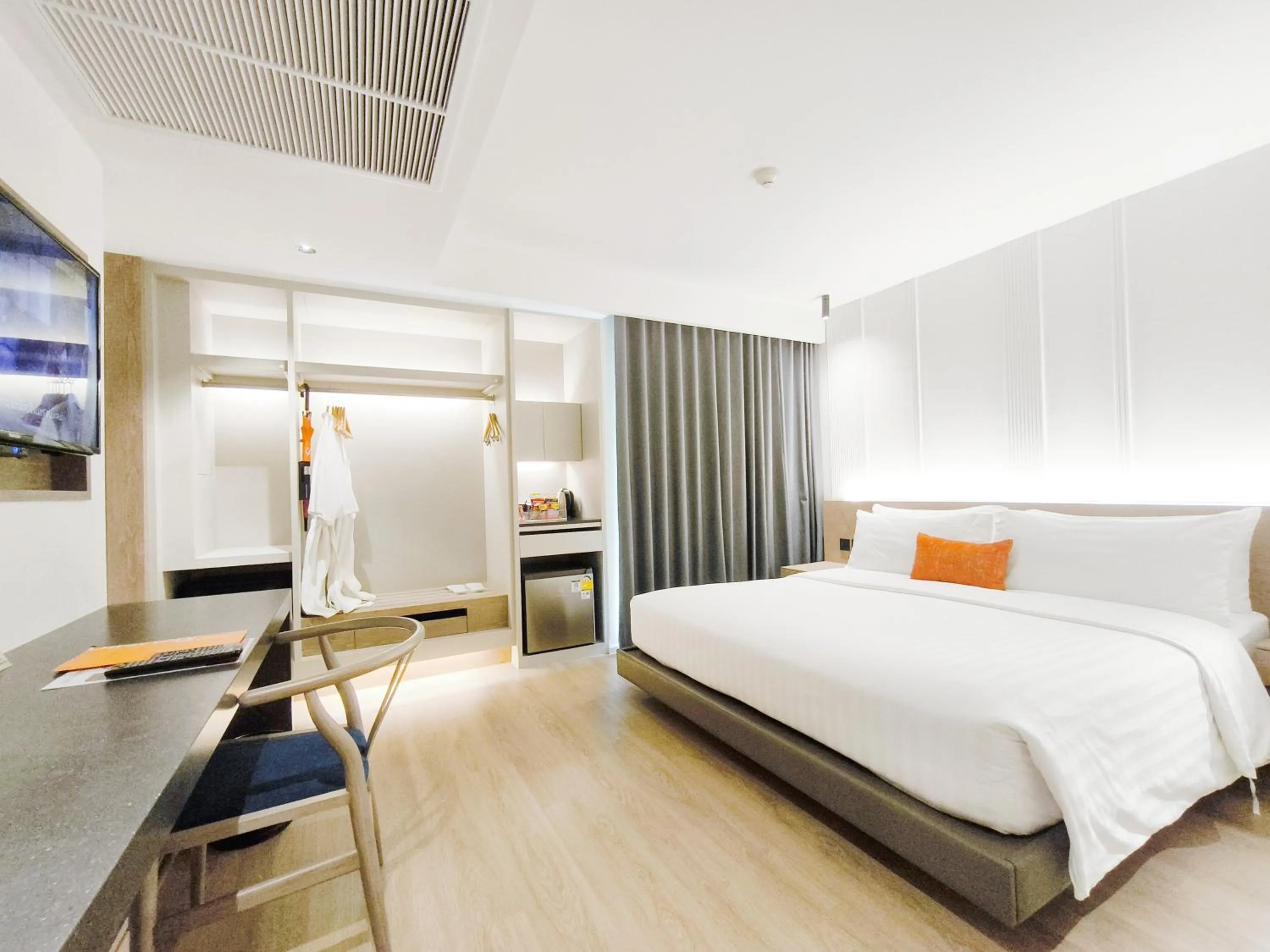 Bed in Citrus Sukhumvit 13 Nana Bangkok by Compass Hospitality - Newly Renovated