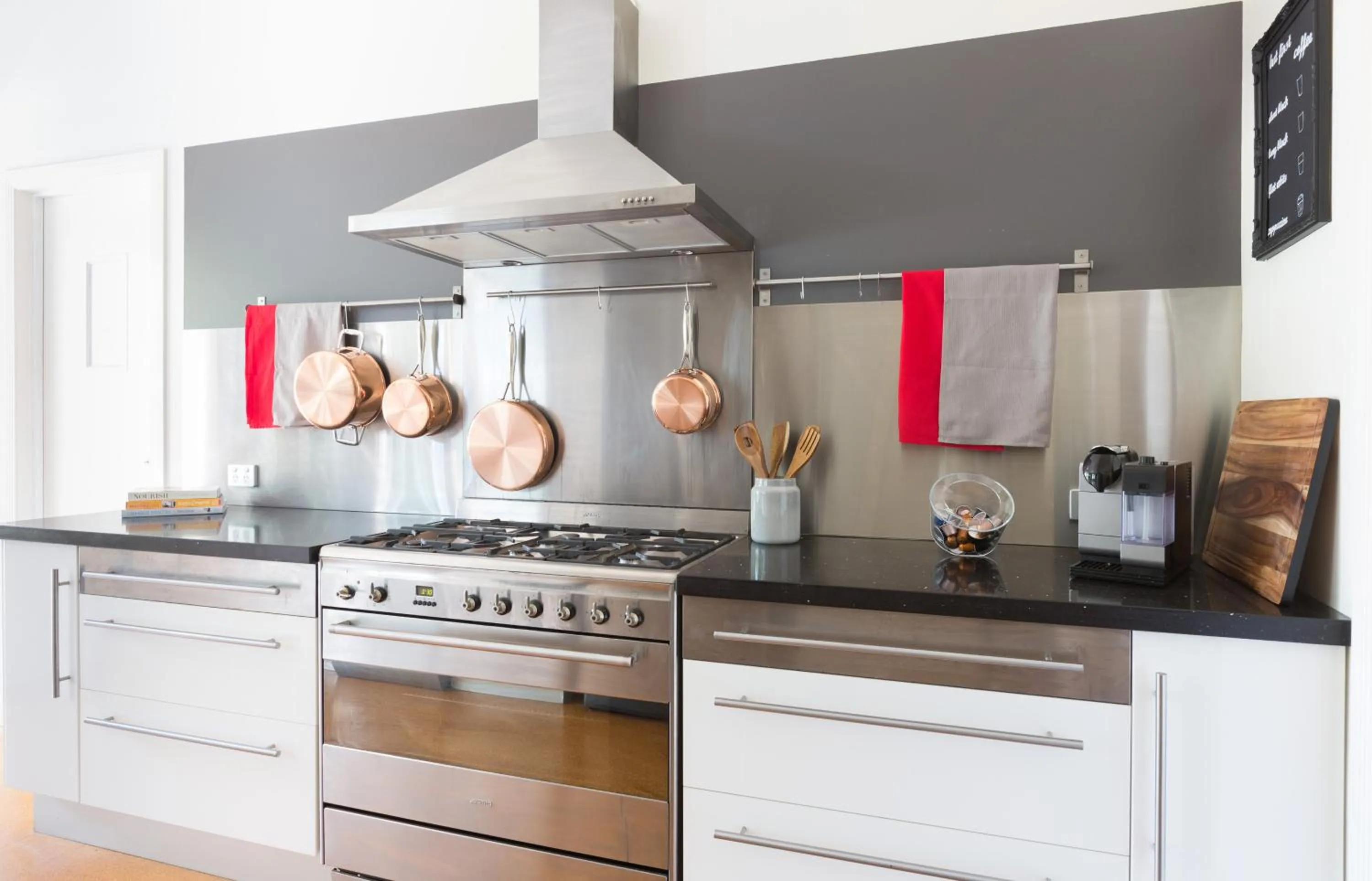 Communal kitchen in 99 Kirkland Bed & Breakfast