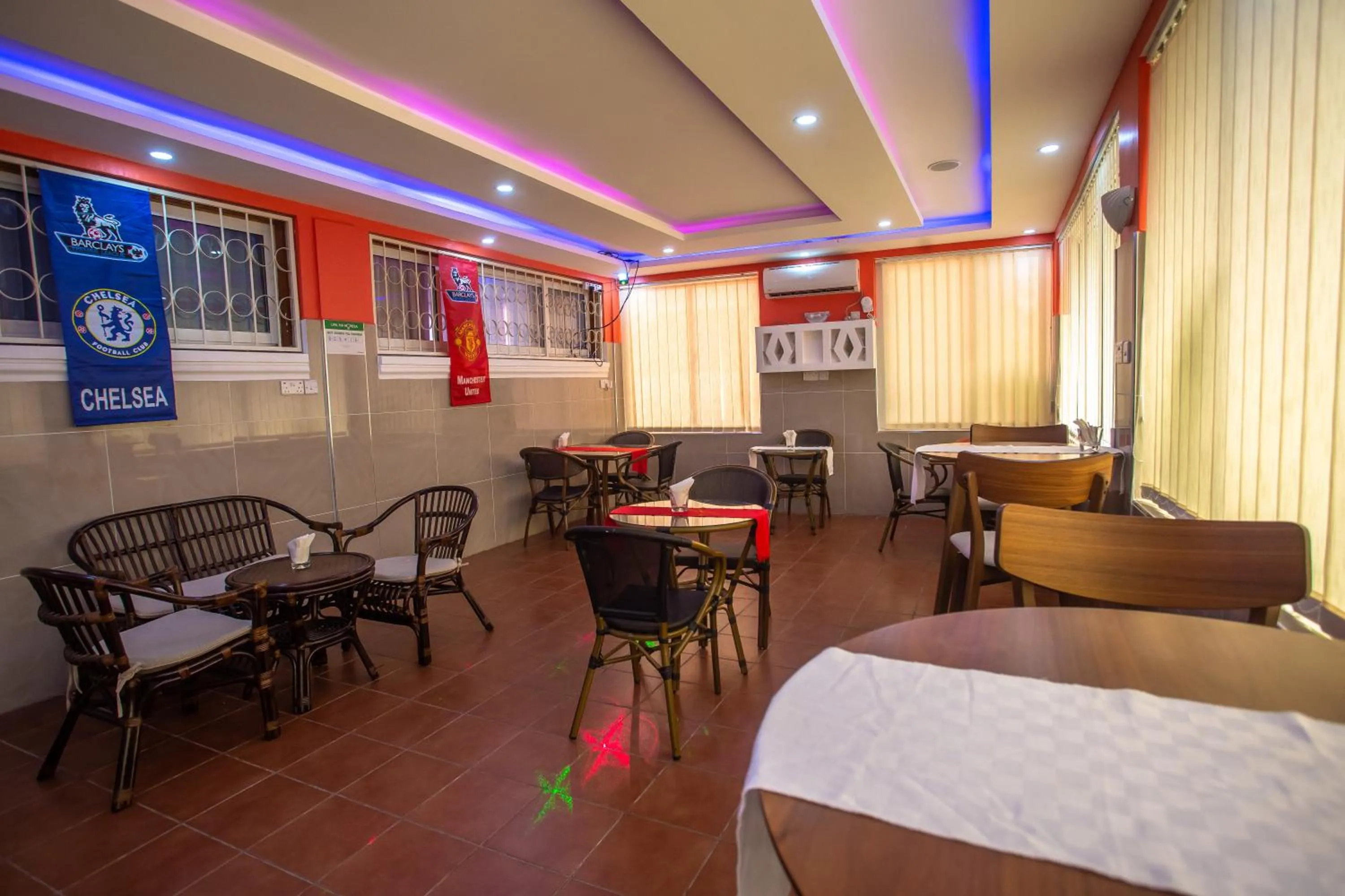 Lounge or bar, Bed in Hotel Windsor-Mombasa