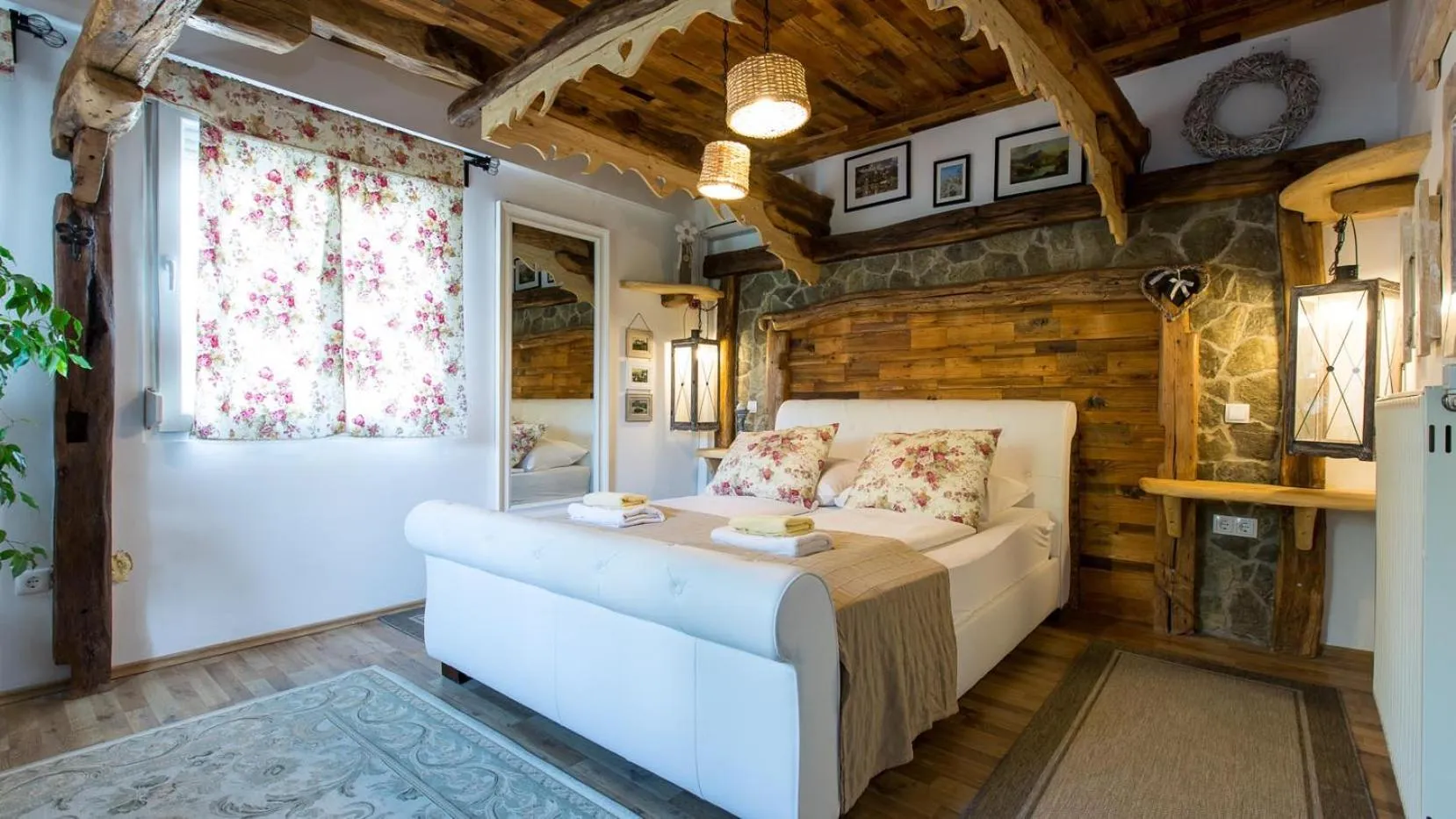 Bedroom, Bed in Central Bled House