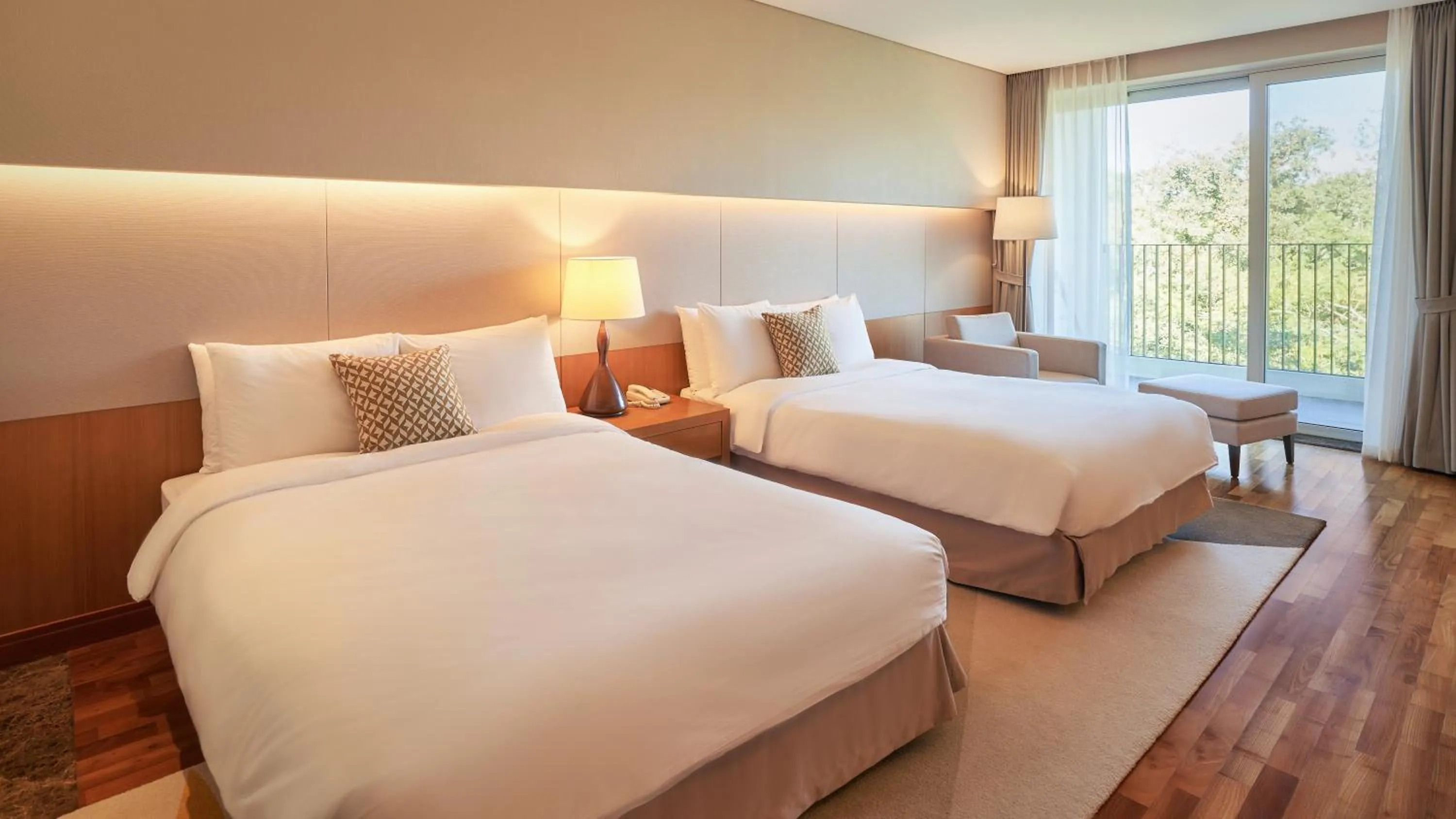 Bedroom, Bed in Mercure Ambassador Jeju