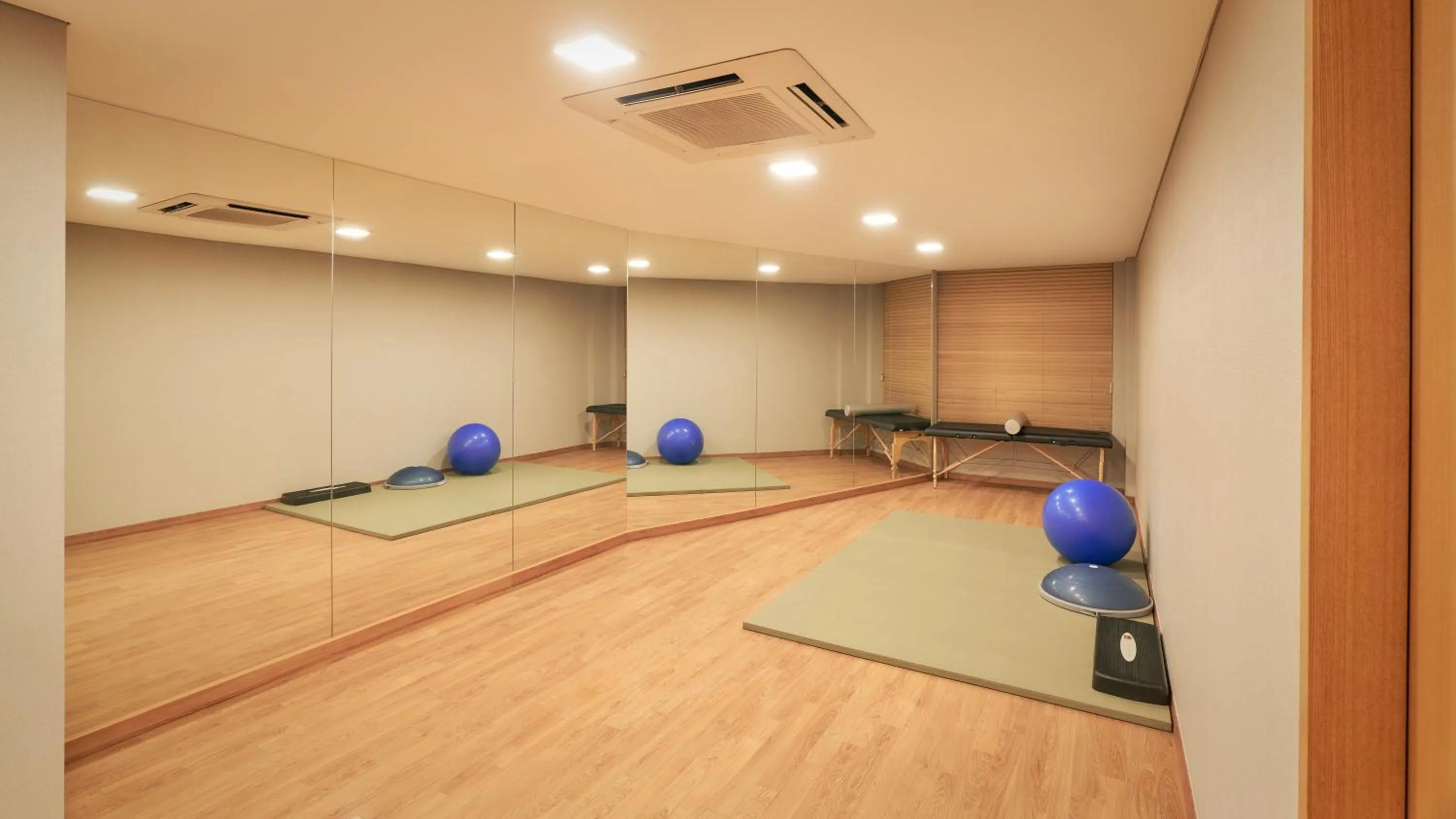 Fitness centre/facilities in Mercure Ambassador Jeju