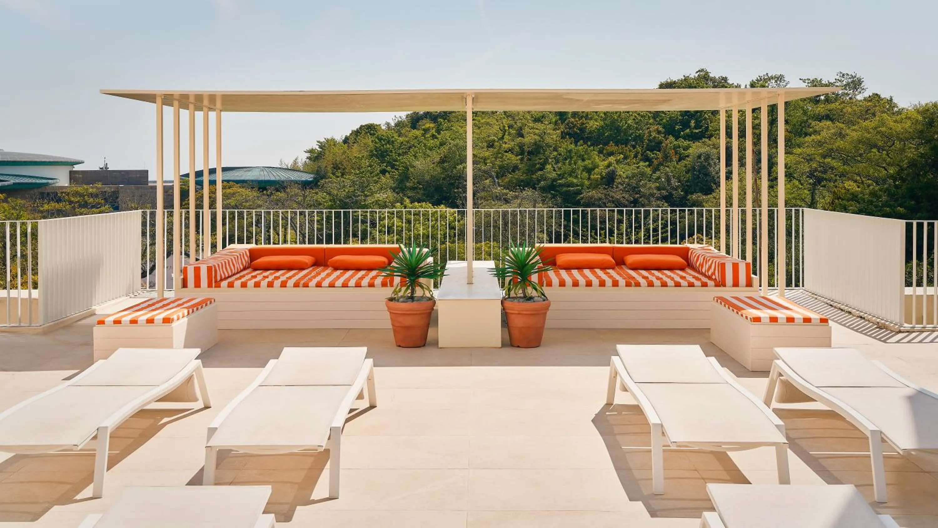 Swimming pool in Mercure Ambassador Jeju