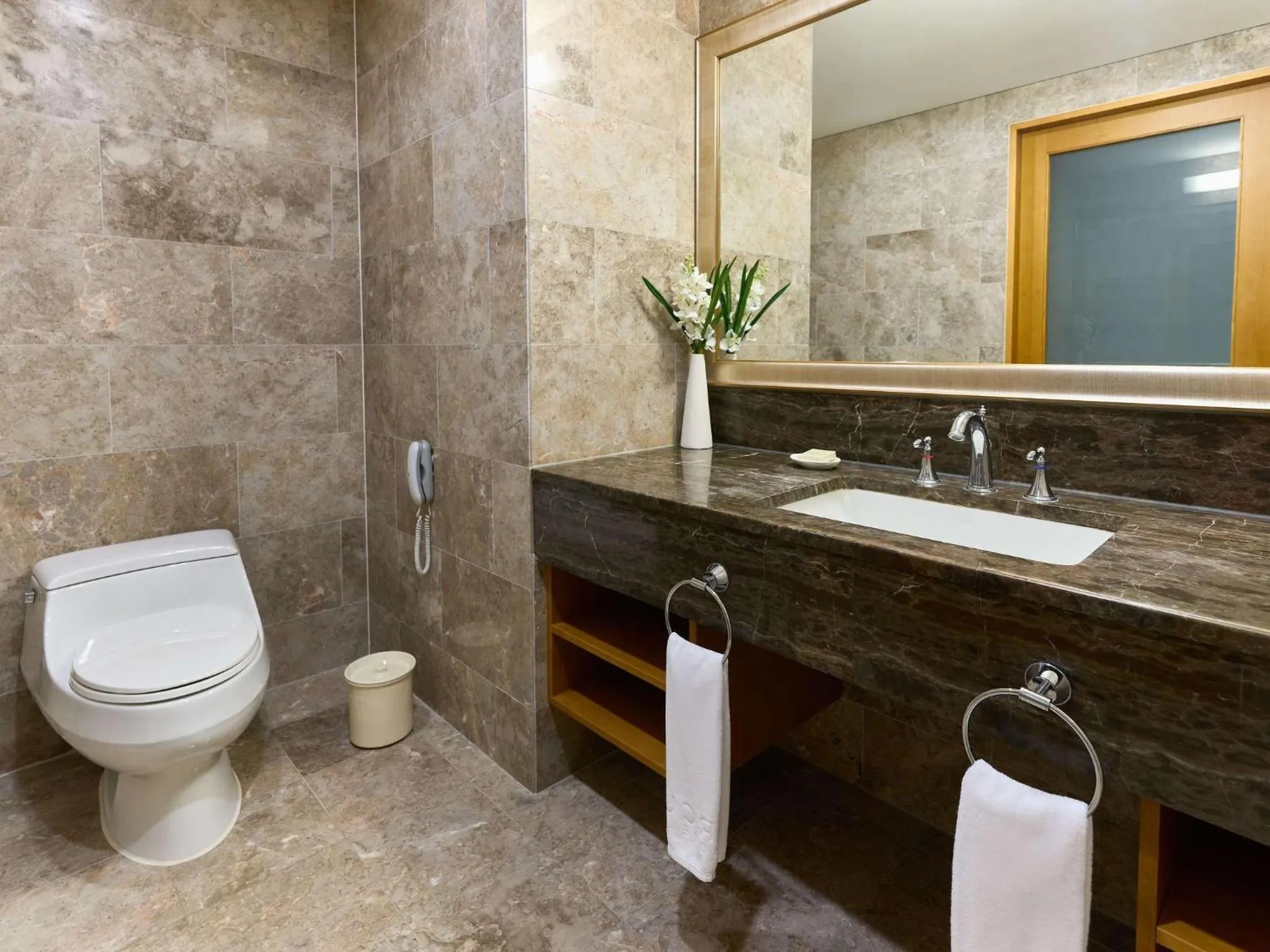 Toilet in Mercure Ambassador Jeju