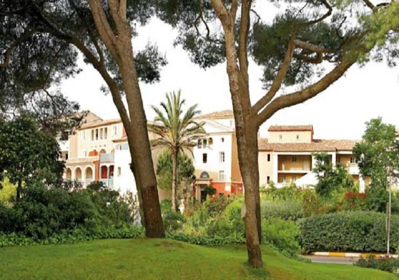 Property building in Les rivages de Coudoulière