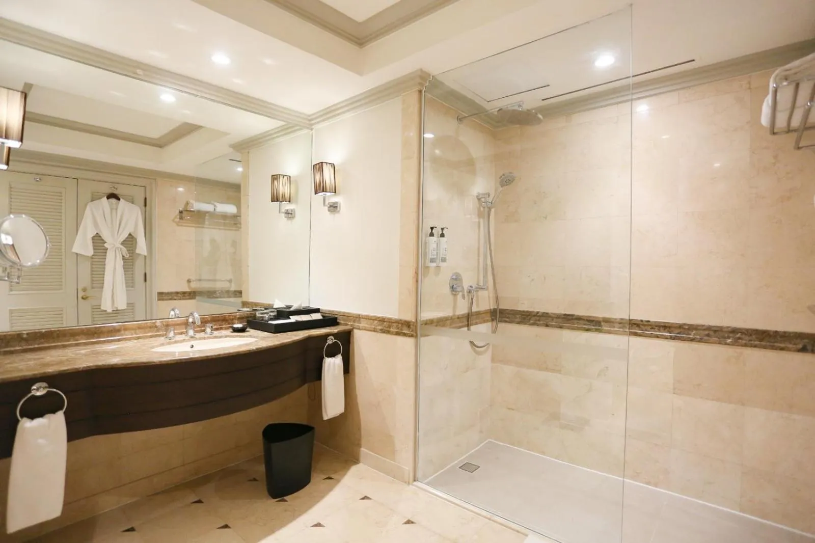 Shower in Wyndham Casablanca Jakarta