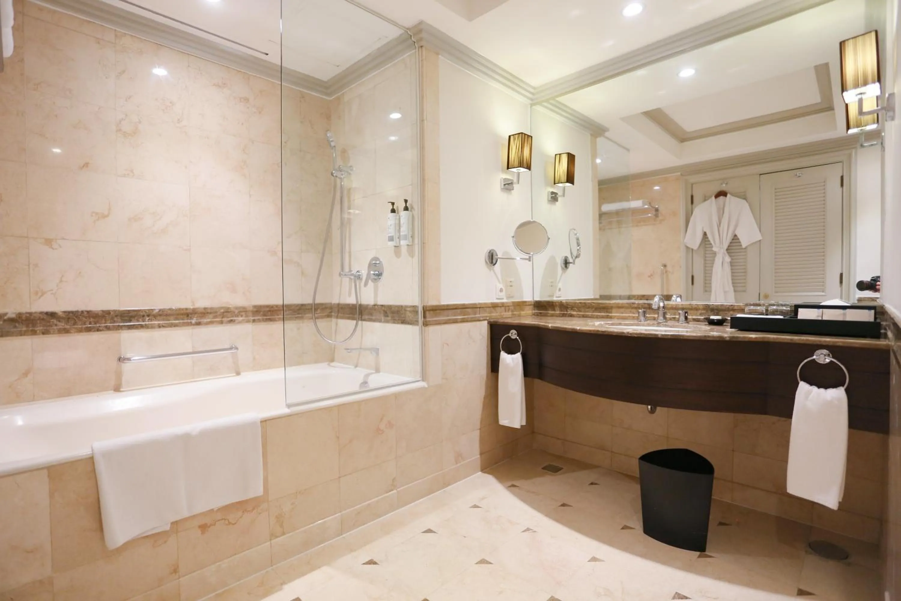 Shower in Wyndham Casablanca Jakarta