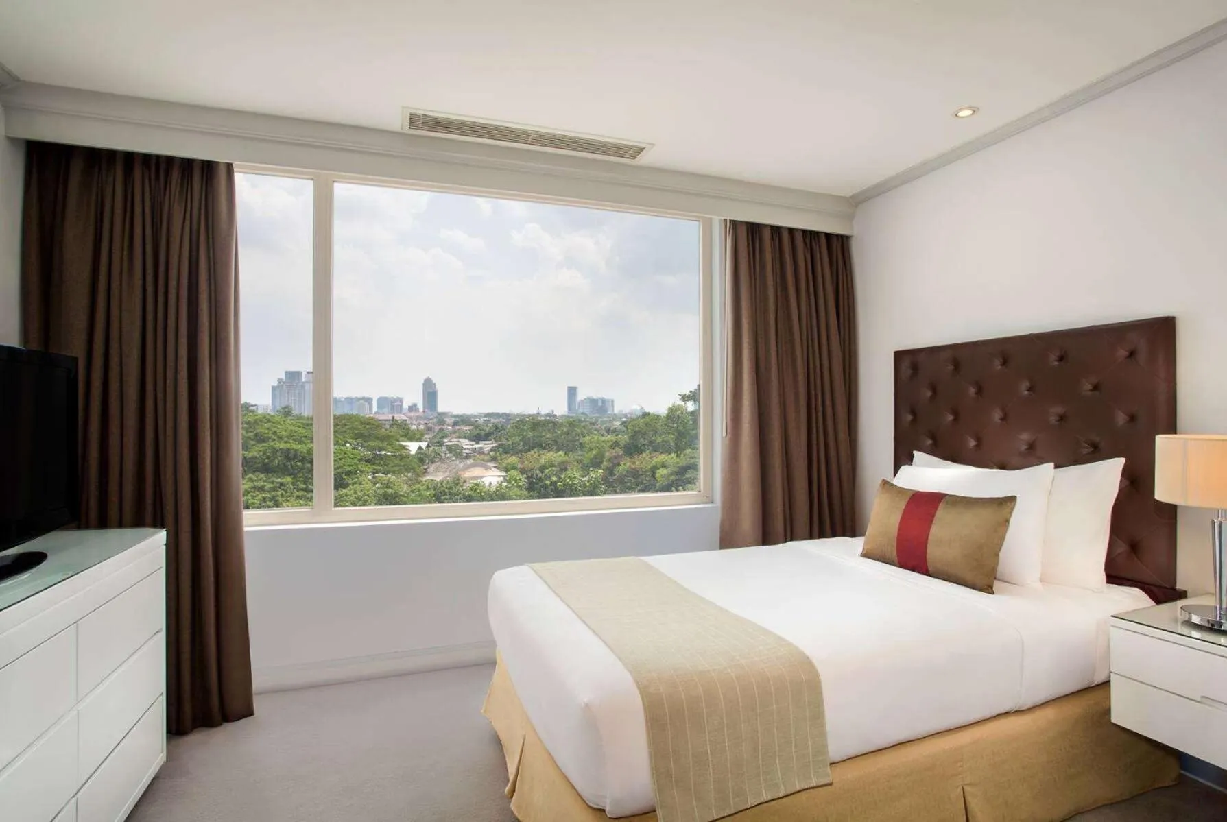 Photo of the whole room, Bed in Wyndham Casablanca Jakarta