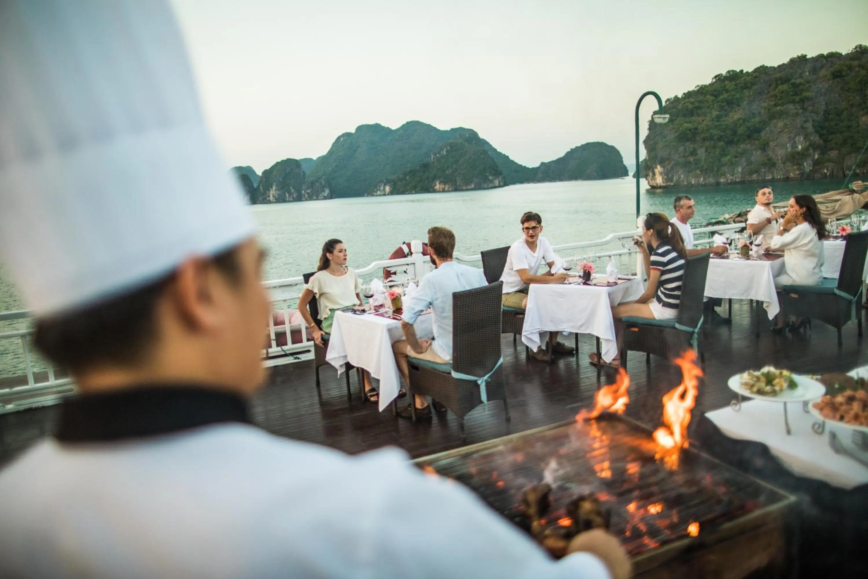 Restaurant/places to eat in Bhaya Halong Cruises