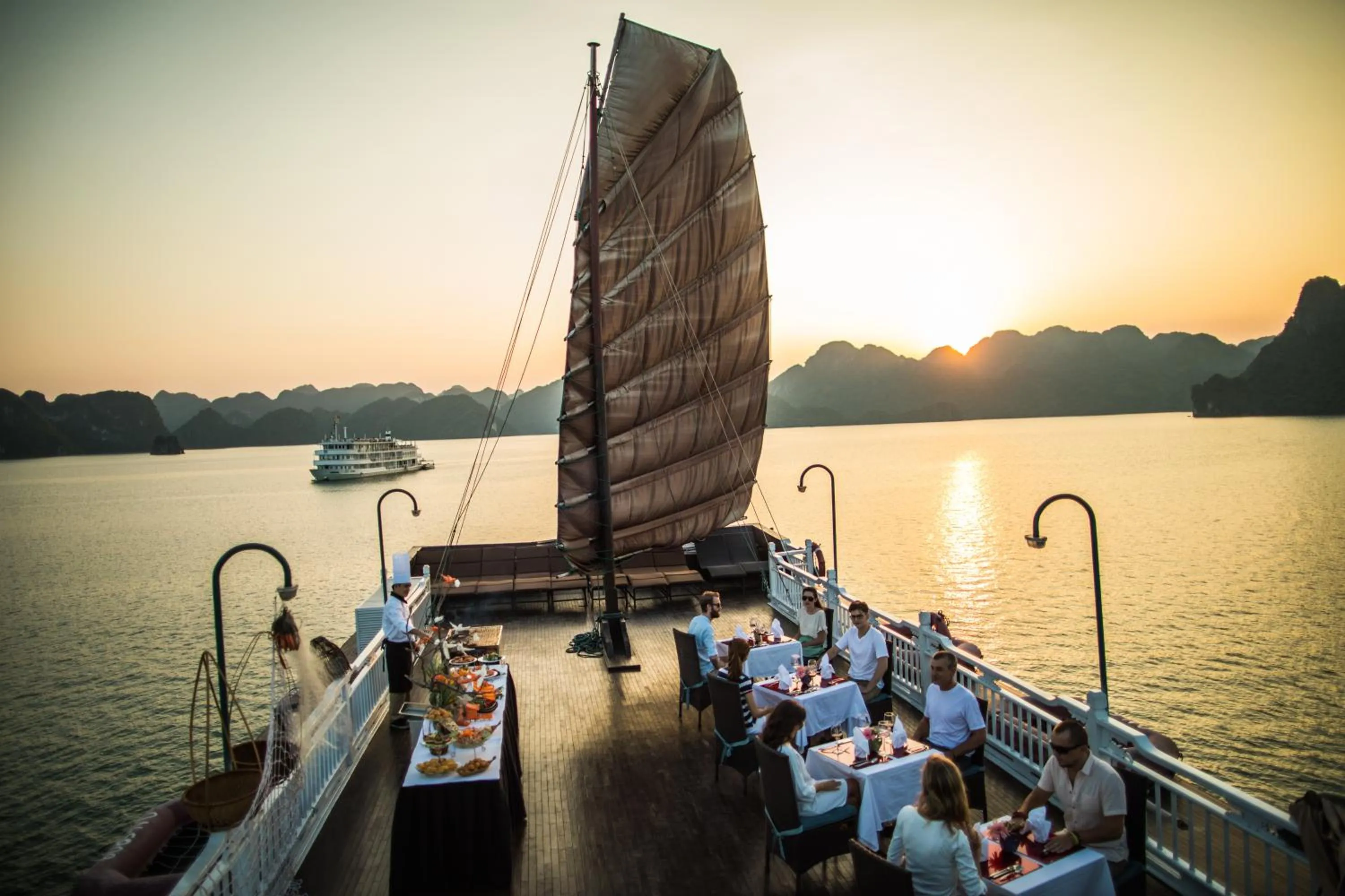 Nearby landmark in Bhaya Halong Cruises
