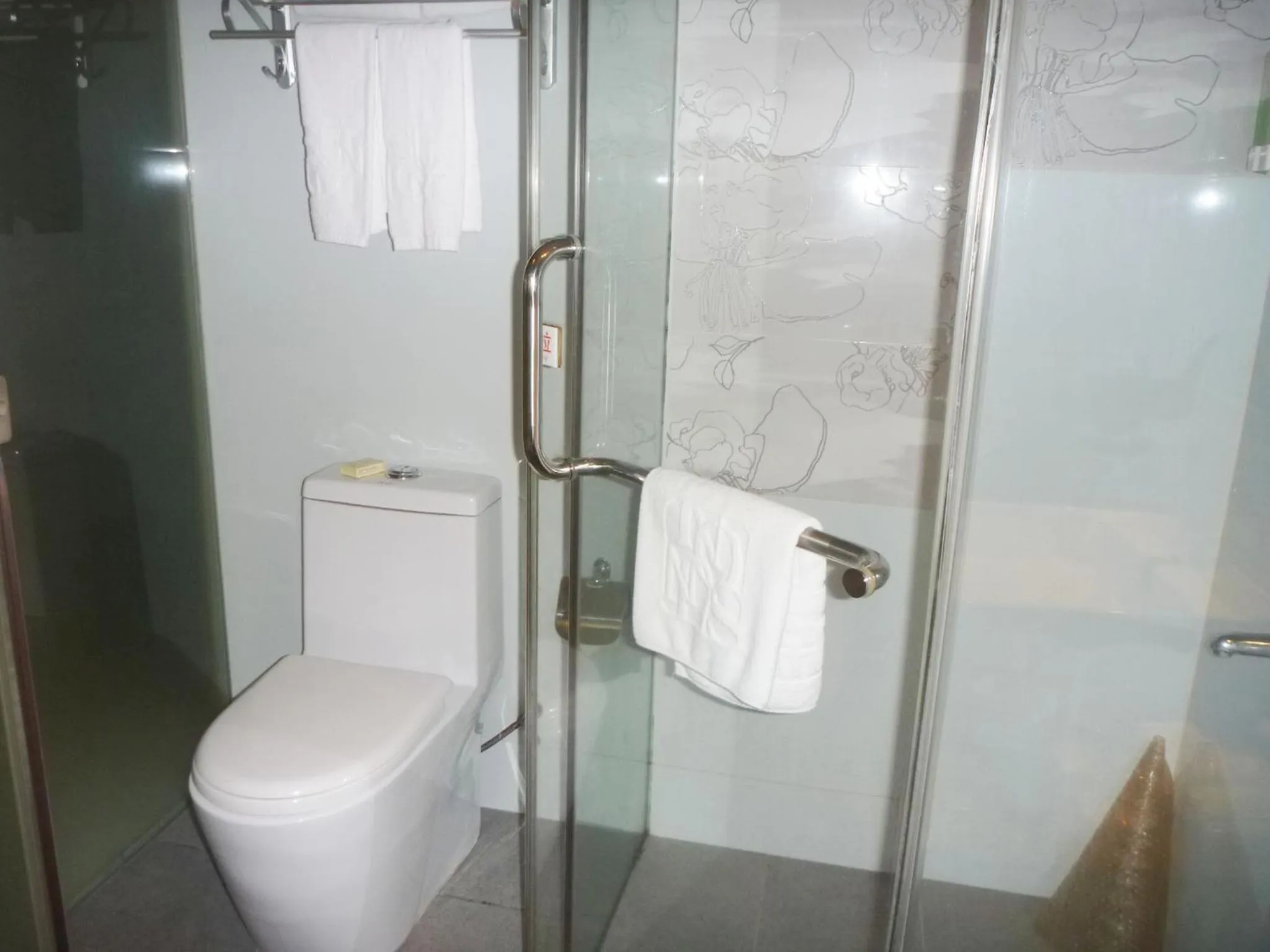Toilet, Bathroom in Shenzhen Sunon Hotel,Dongmen (Formerly Sunon Holiday Villa Hotel)