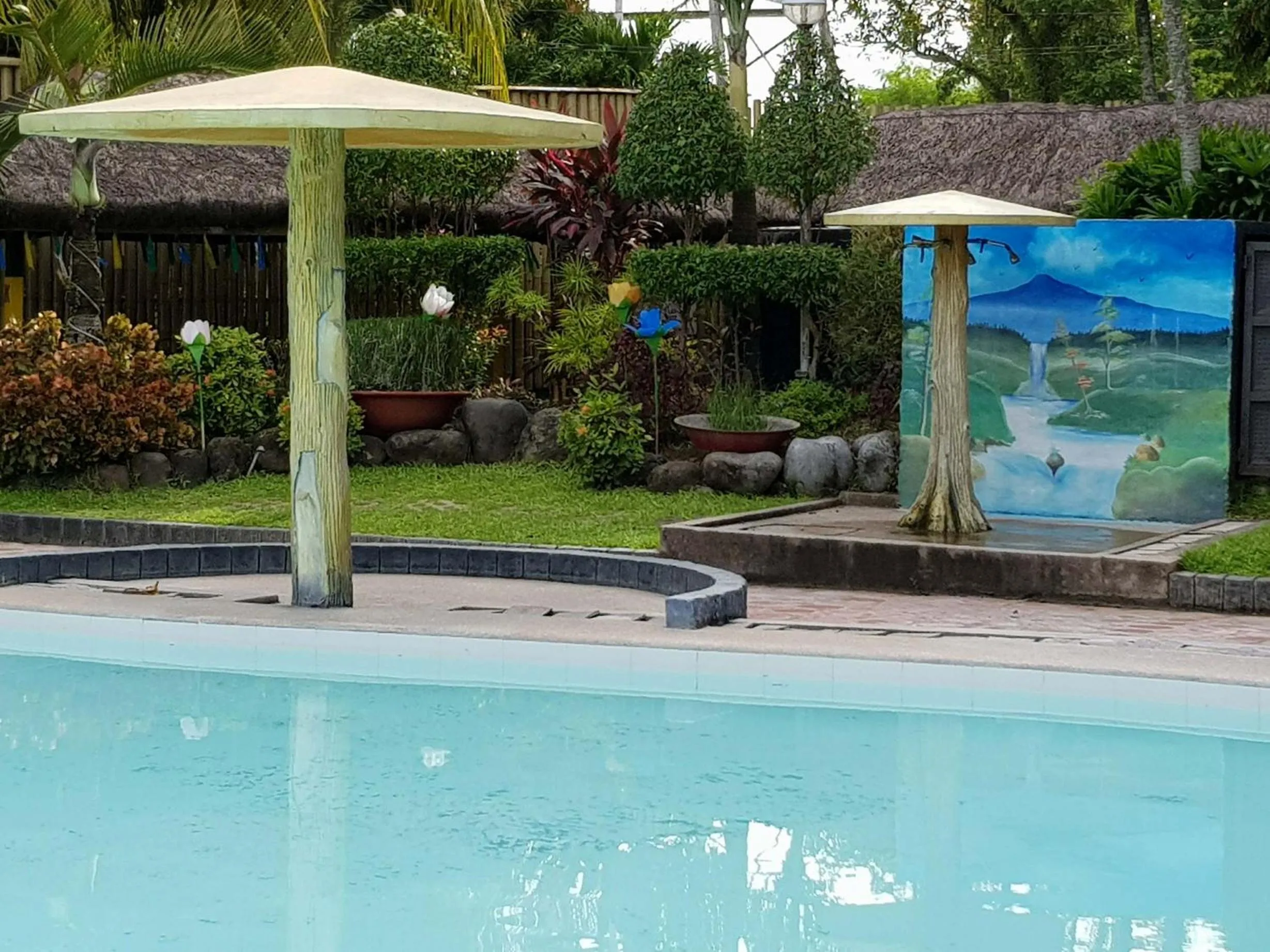Swimming pool in Riverview Resort and Conference Center