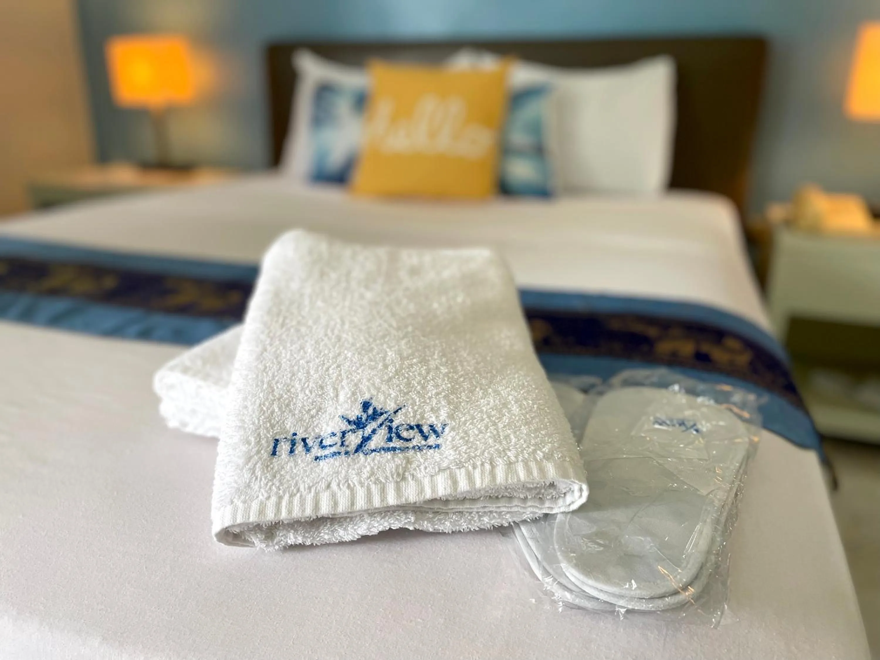 towels, Bed in Riverview Resort and Conference Center
