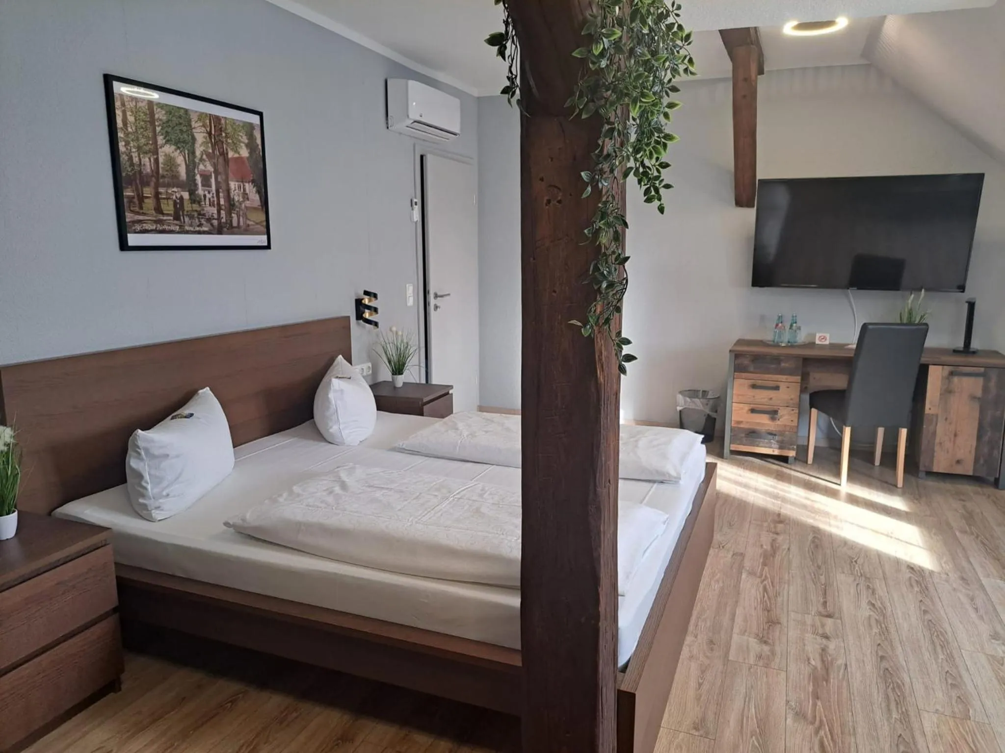 Property building, Bed in Hotel Altes Badehaus