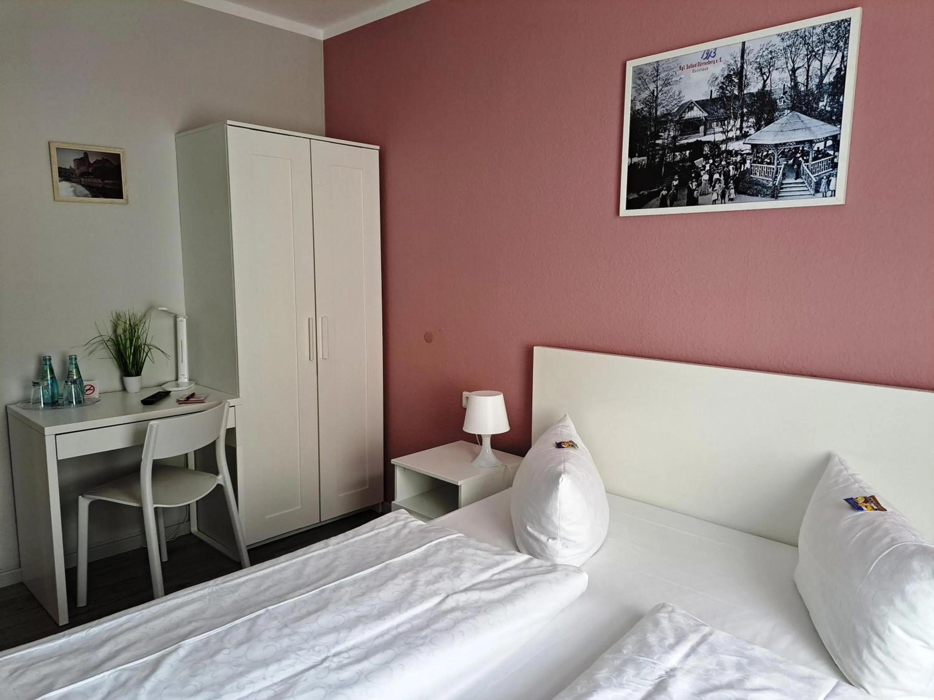 Property building, Bed in Hotel Altes Badehaus