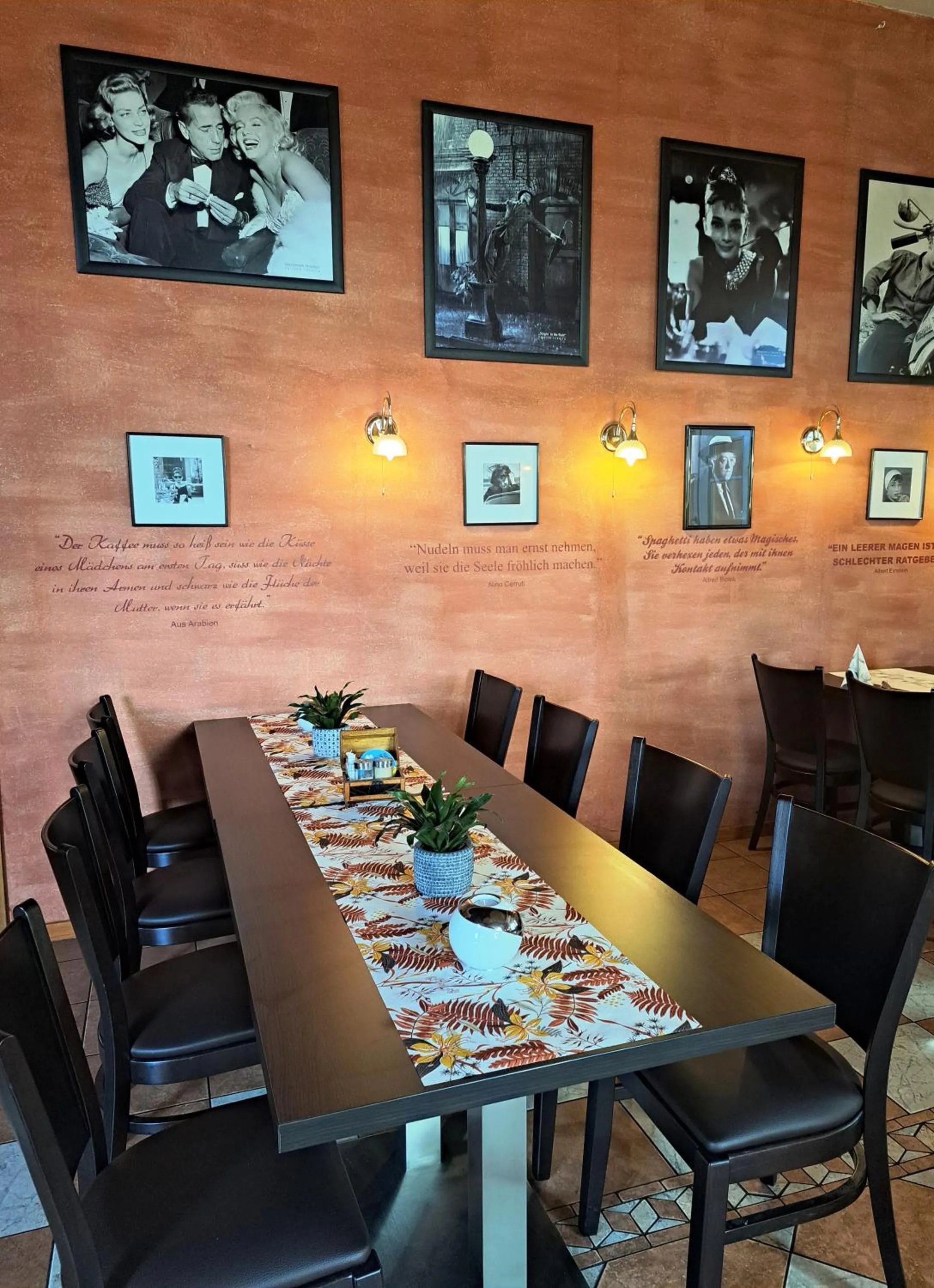 Restaurant/places to eat in Hotel Altes Badehaus