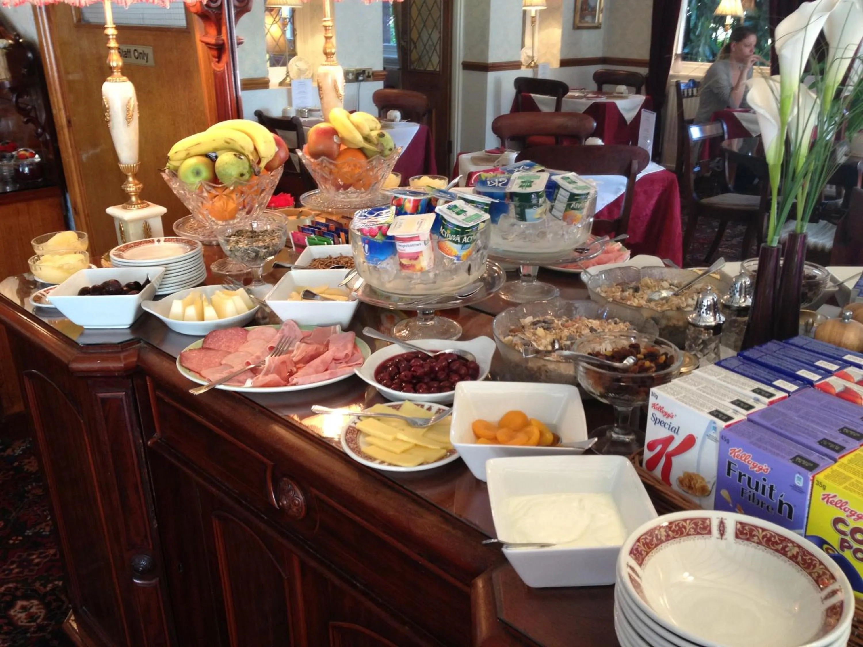 Restaurant/places to eat in Ascot House