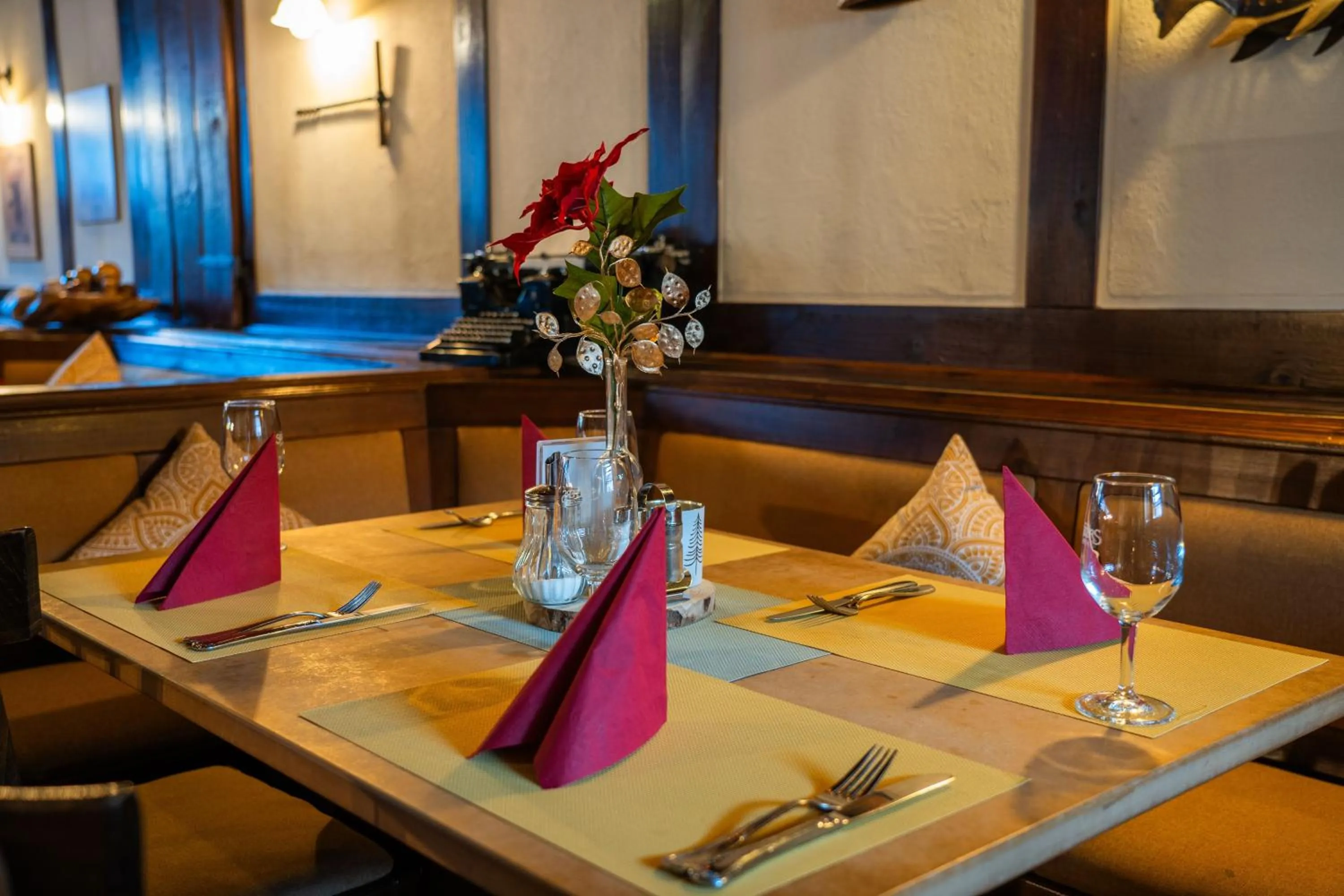 Restaurant/places to eat in Landhotel & Restaurant Kains Hof