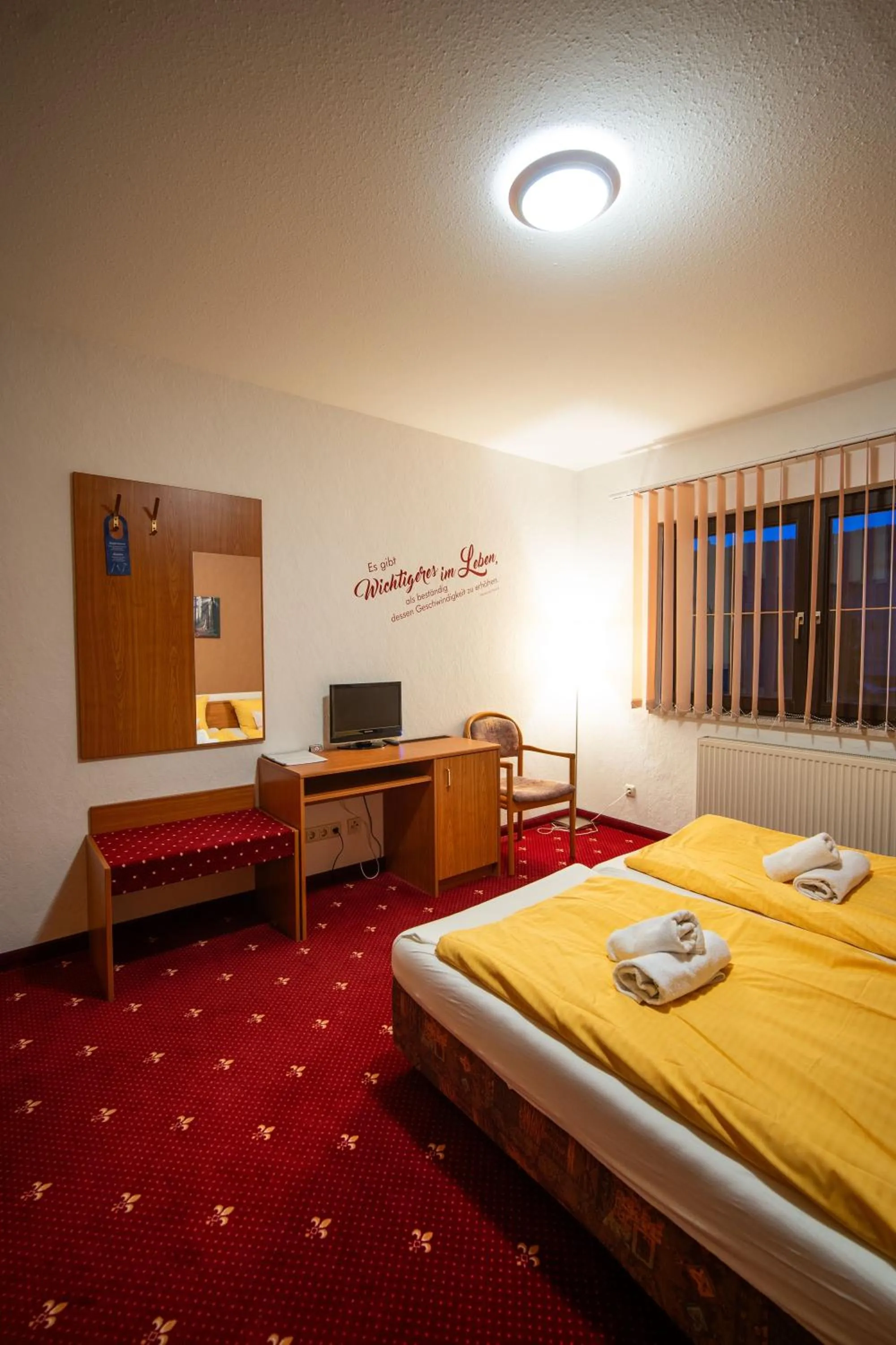 Bed in Landhotel & Restaurant Kains Hof