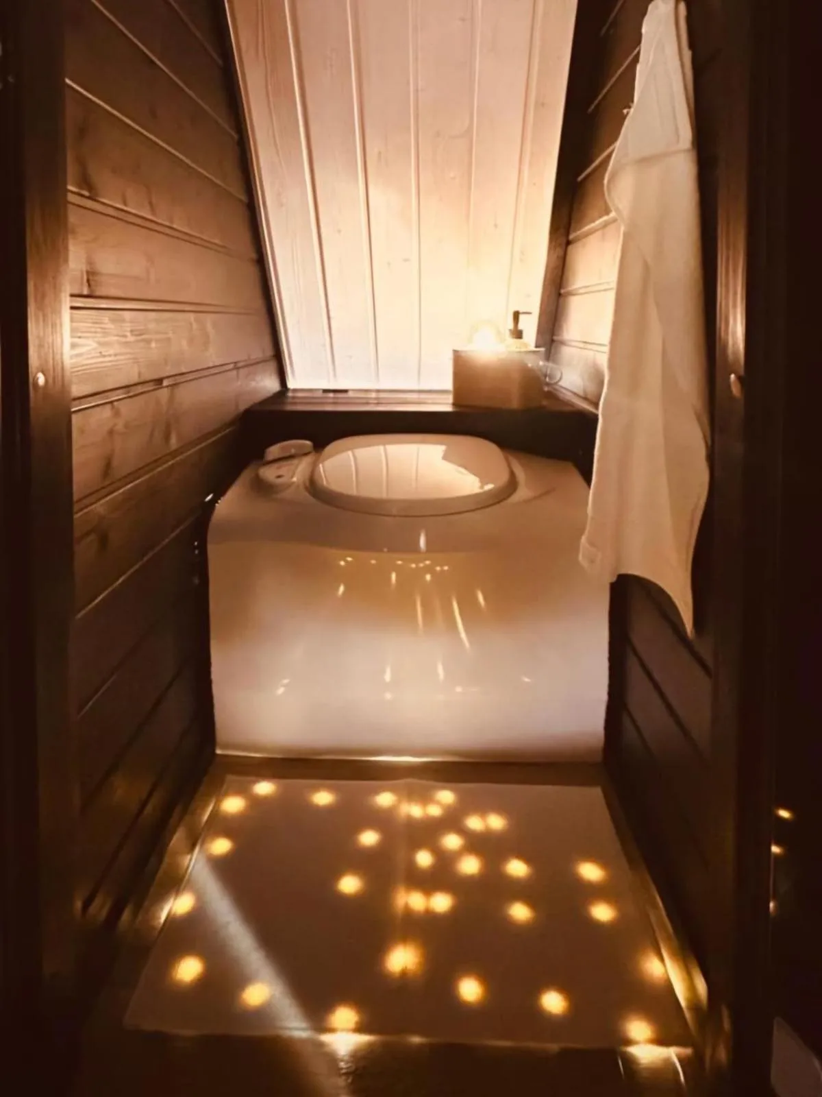 Toilet, Bed in Tankavaara Gold Village