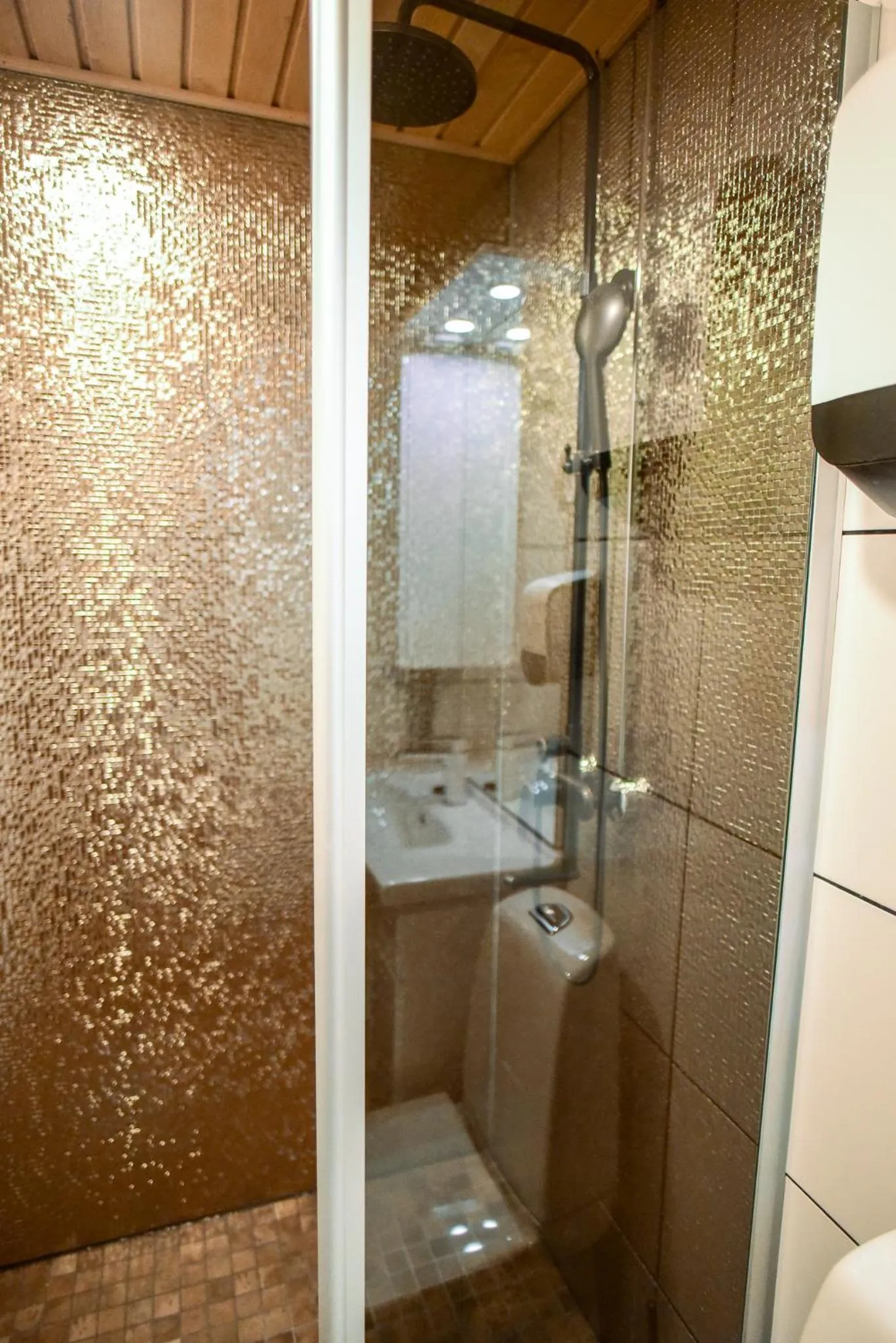 Bathroom in Tankavaara Gold Village