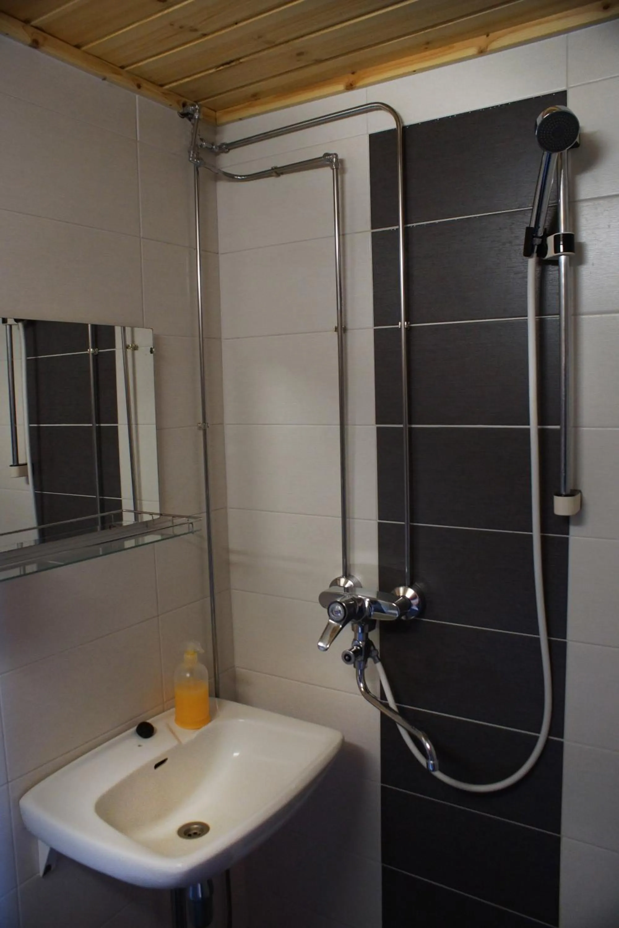 Shower in Tankavaara Gold Village