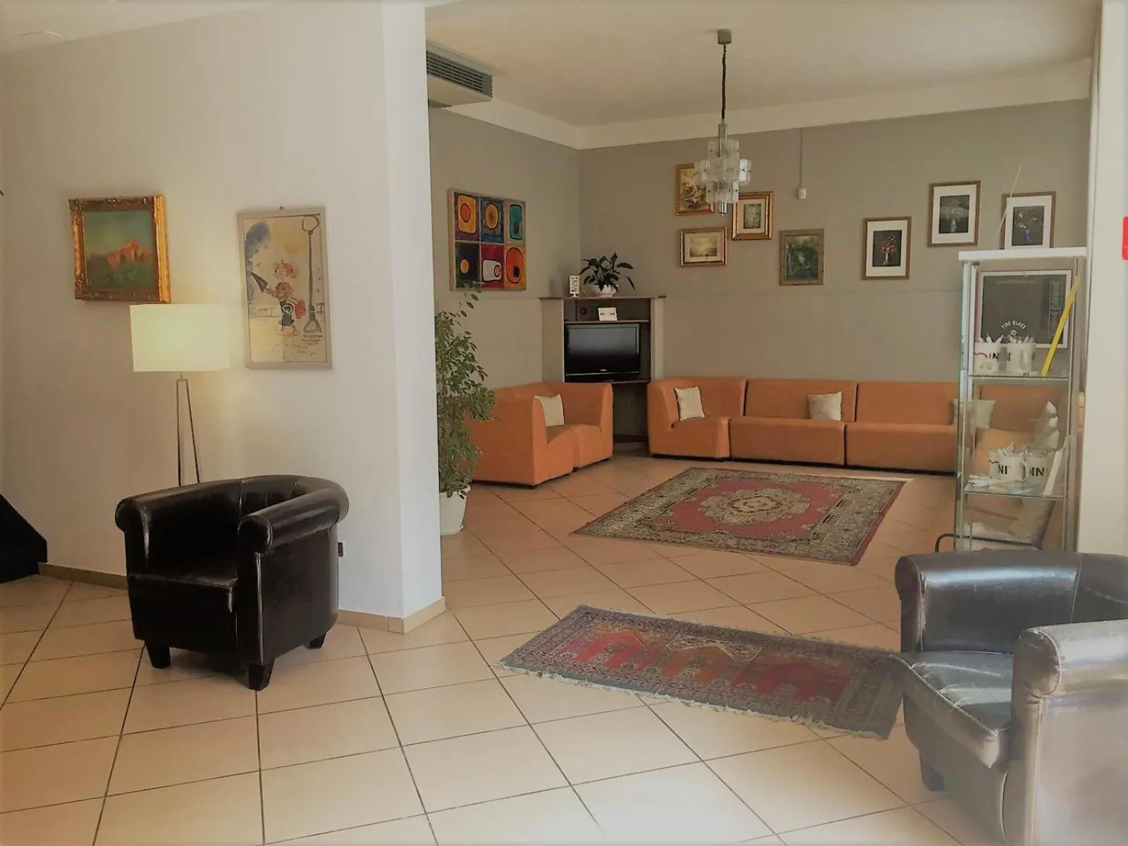 Communal lounge/ TV room in Hotel Ausonia B&B RiMiNi