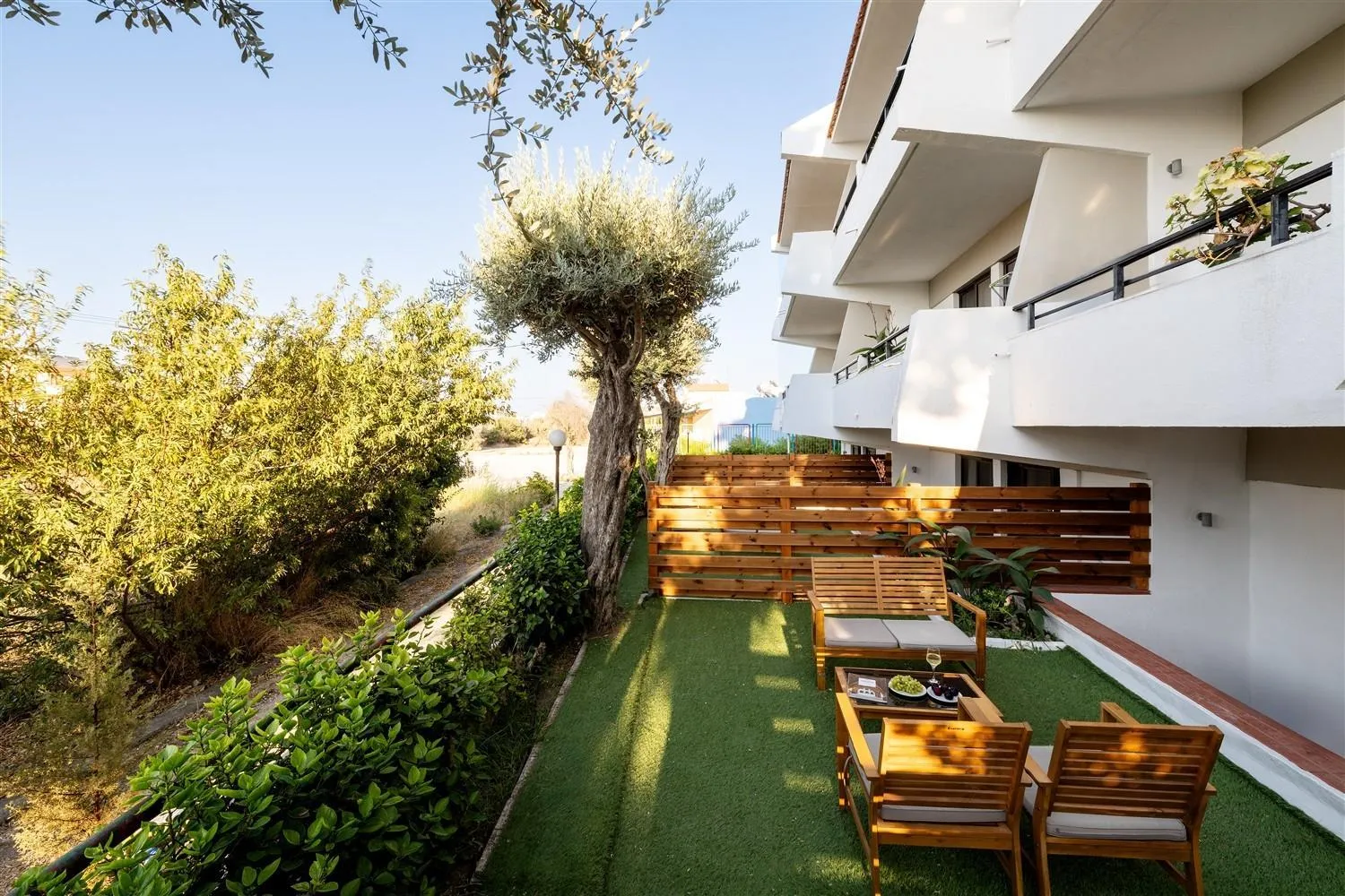 Patio in Terinikos Sunny Garden Hotel & Junior Suites