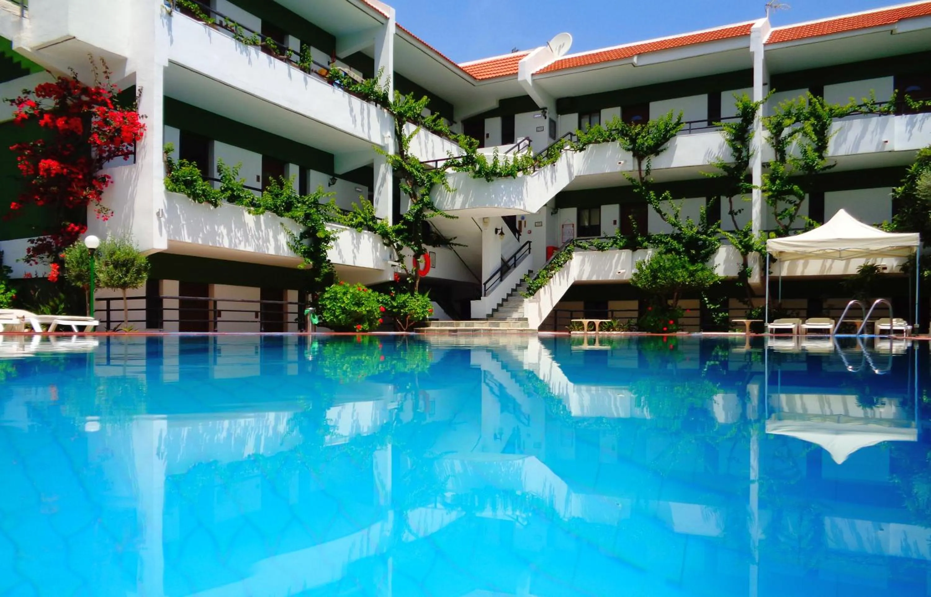 Property building in Terinikos Sunny Garden Hotel & Junior Suites
