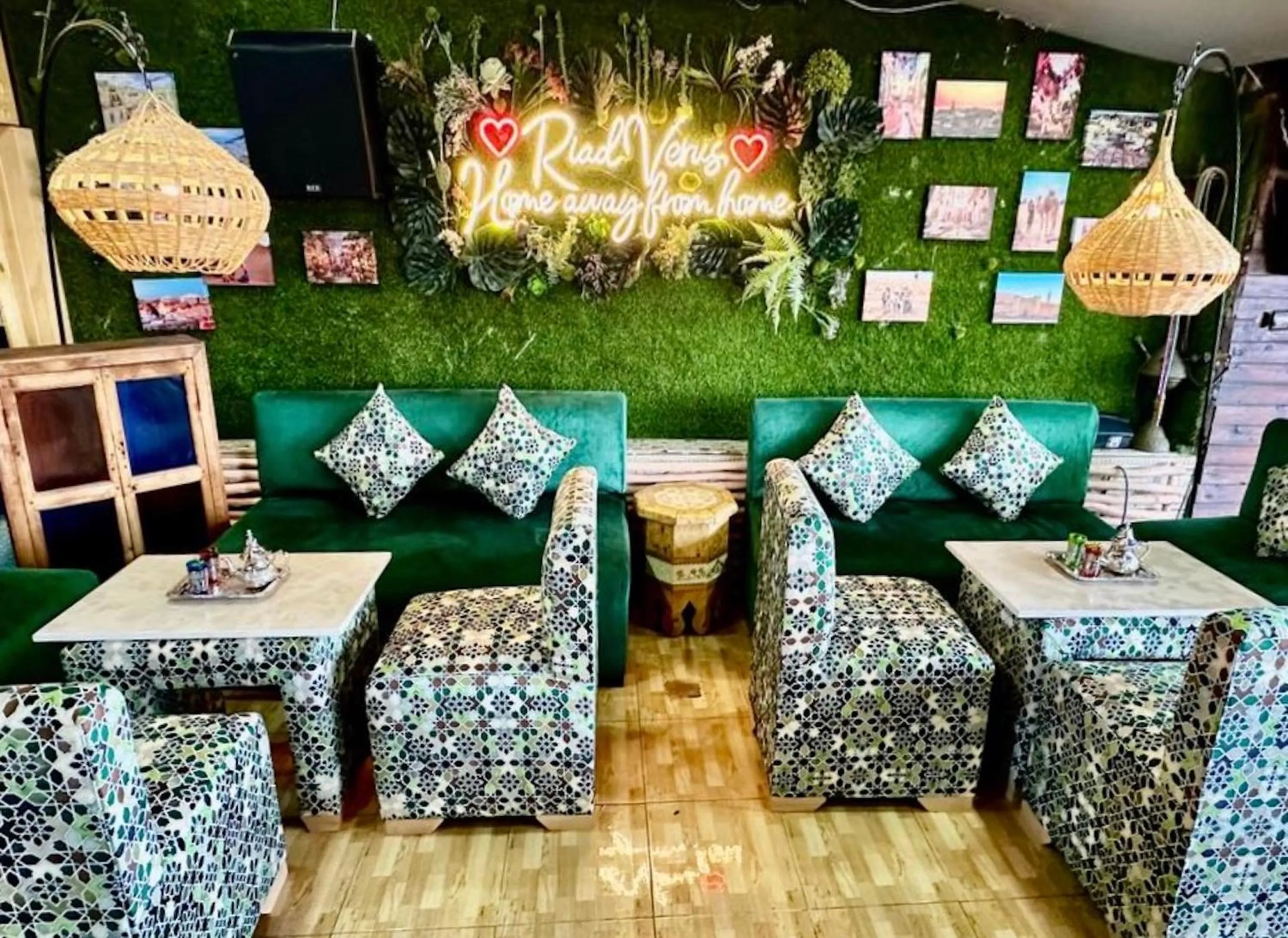 Restaurant/places to eat in Riad Verus