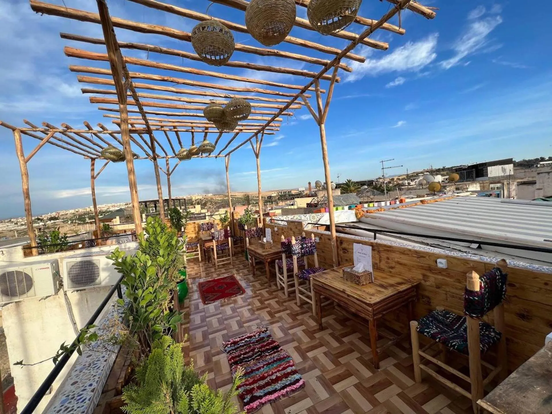 Restaurant/places to eat in Riad Verus