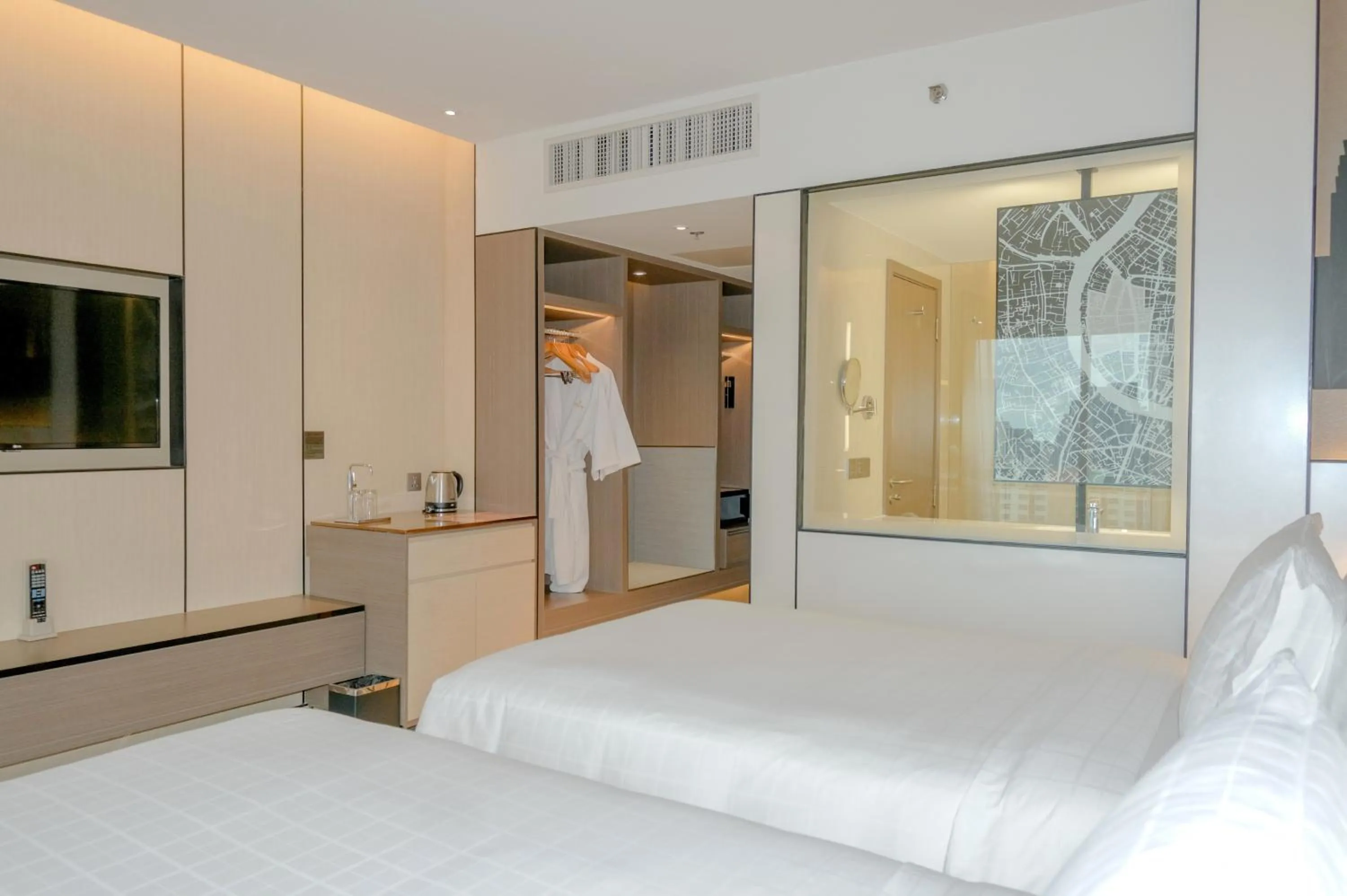 View (from property/room), Bed in Pathumwan Princess Hotel