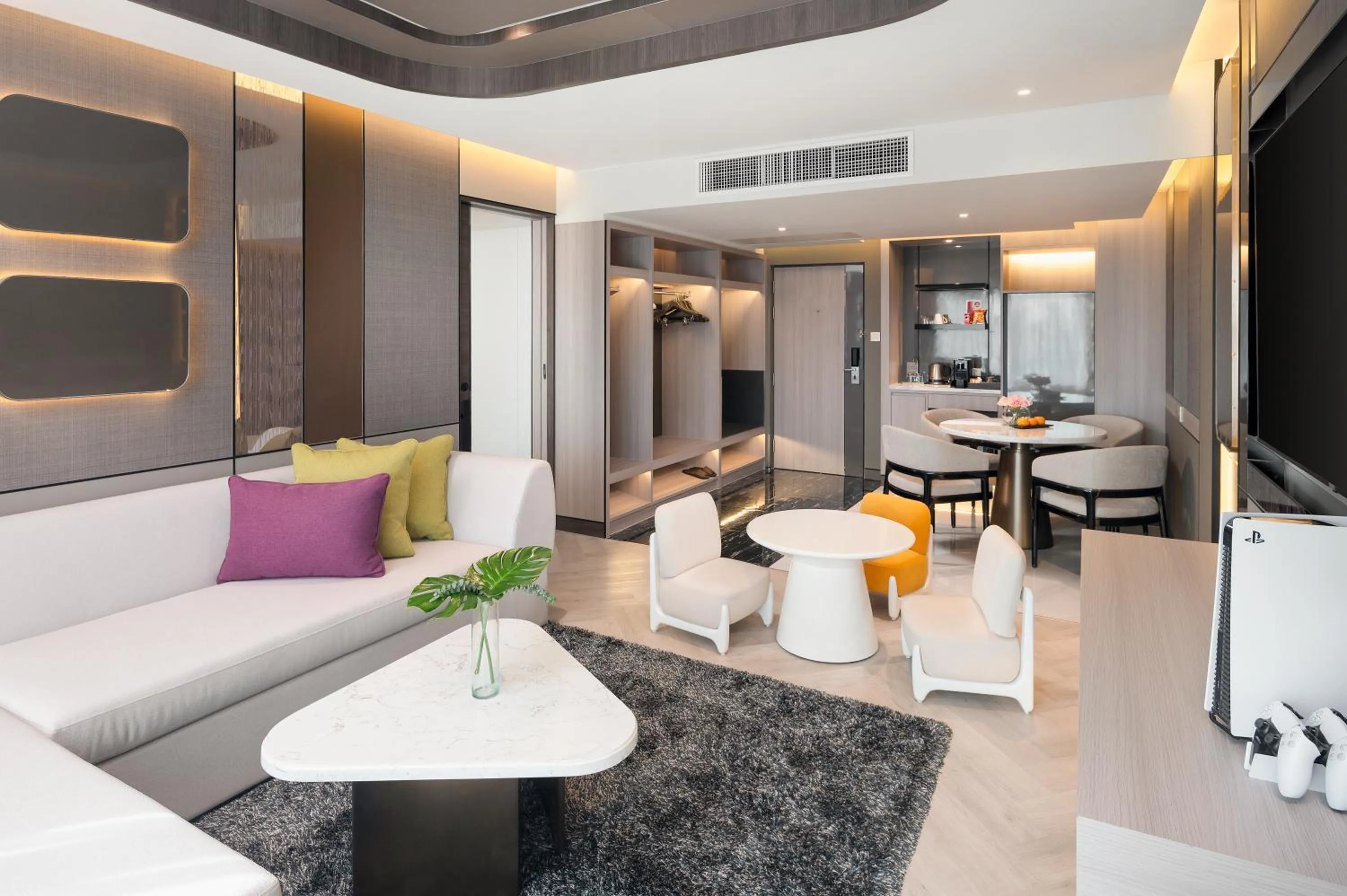 Living room in Pathumwan Princess Hotel